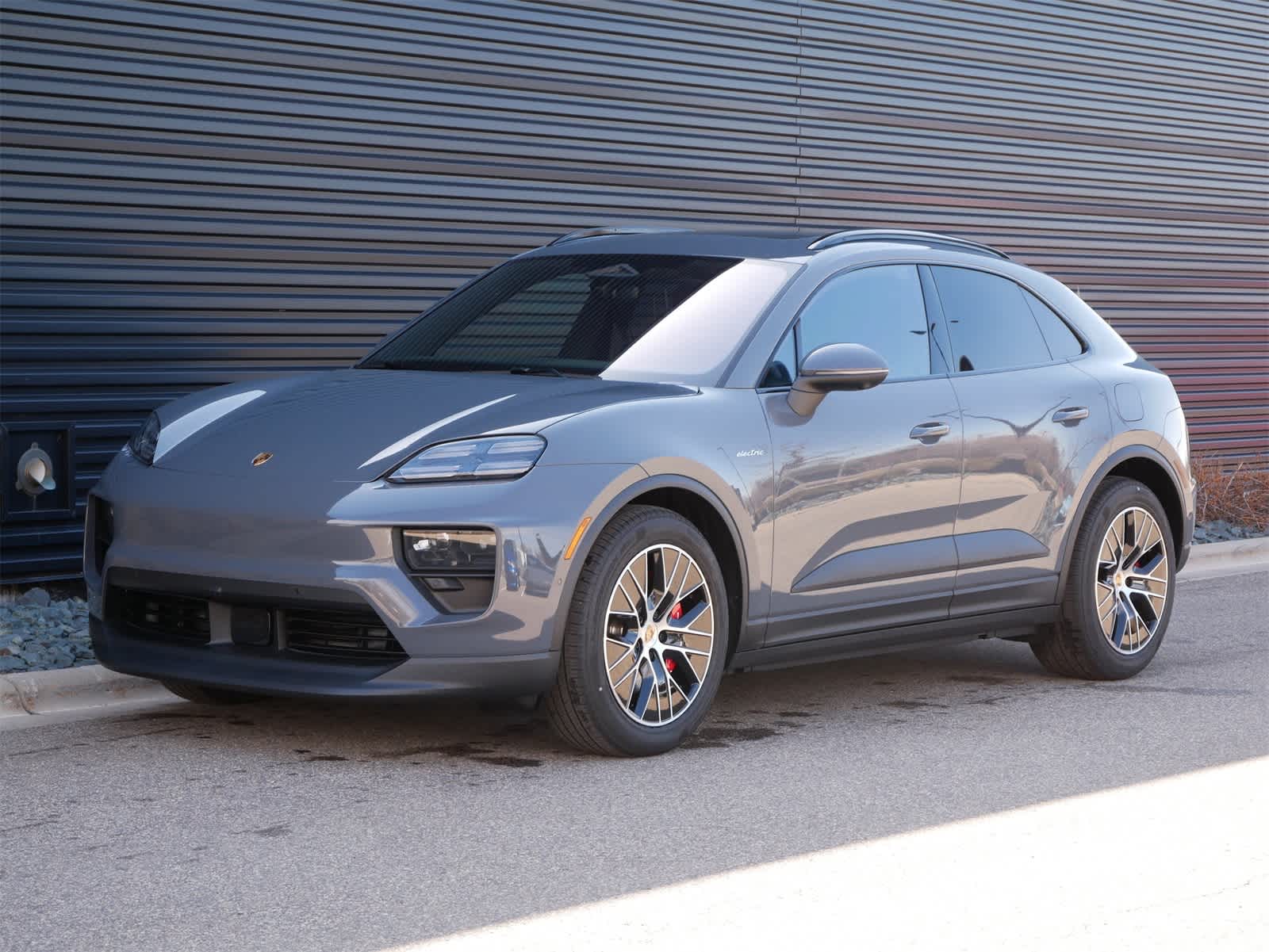 Thumbnail: 2025 Porsche Macan - 1