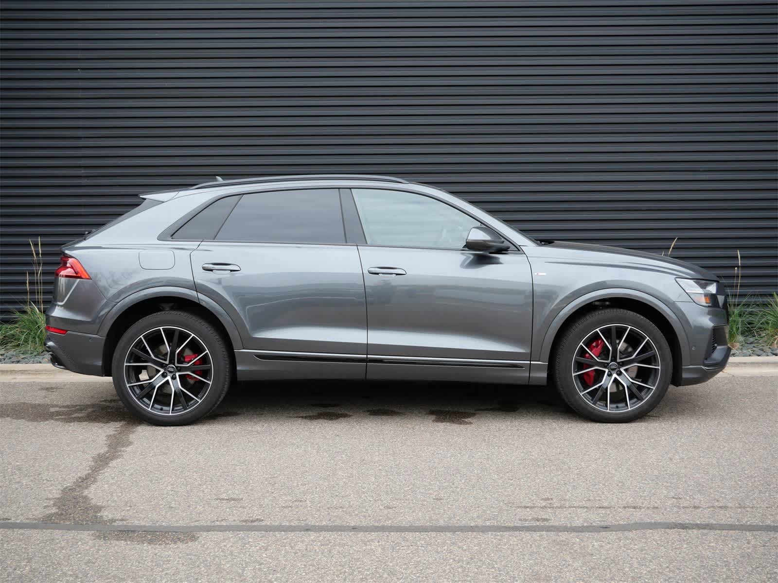 Thumbnail: 2021 Audi Q8 - 26