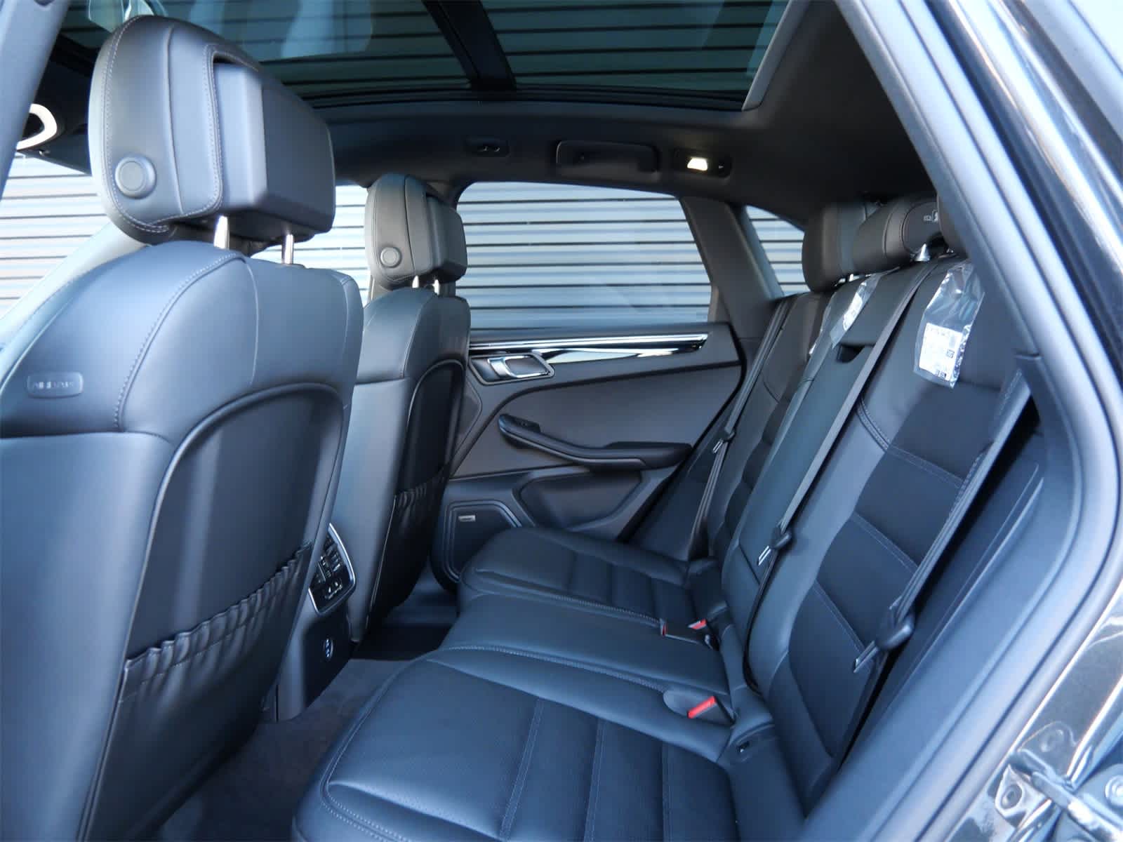 Thumbnail: 2026 Porsche Macan - 11