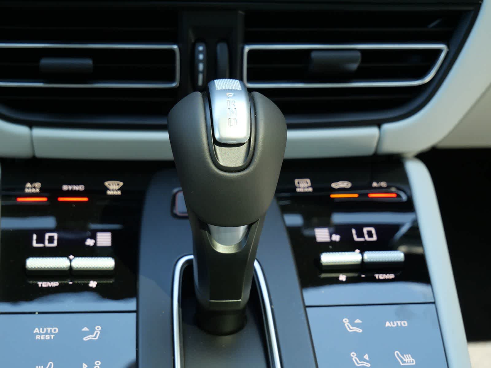 Thumbnail: 2026 Porsche Macan - 18