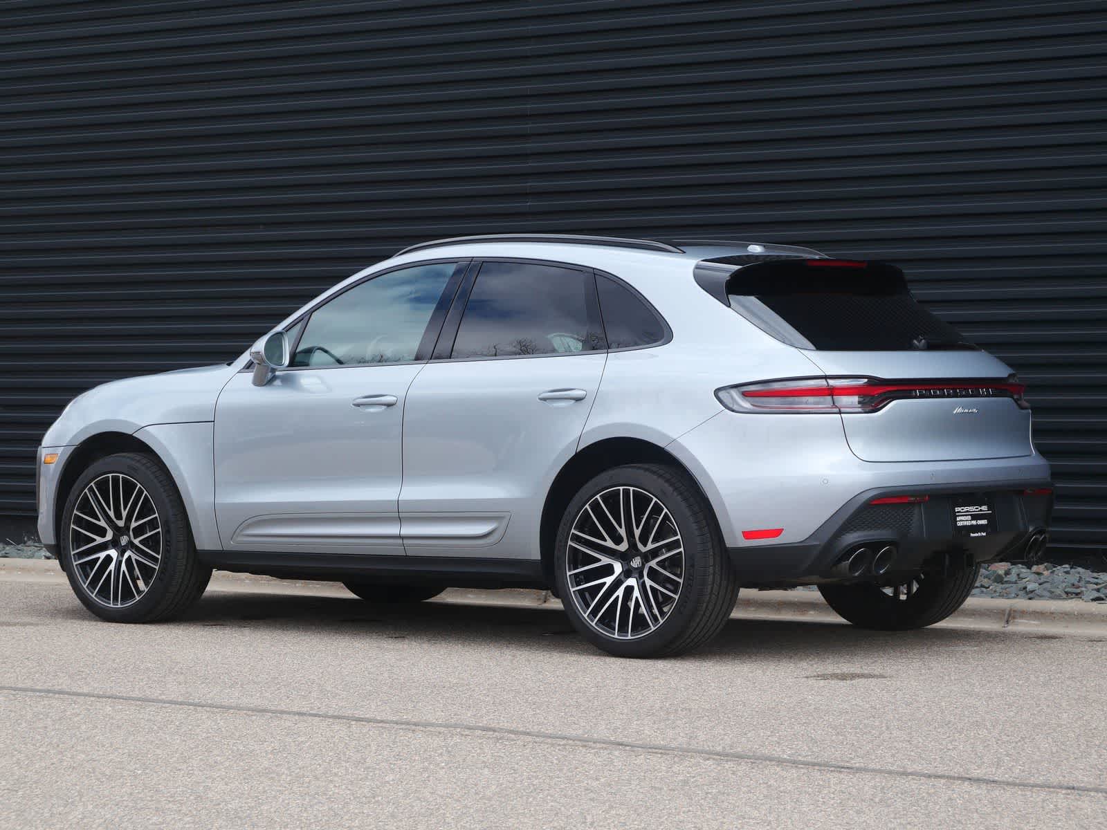 Thumbnail: 2026 Porsche Macan - 3