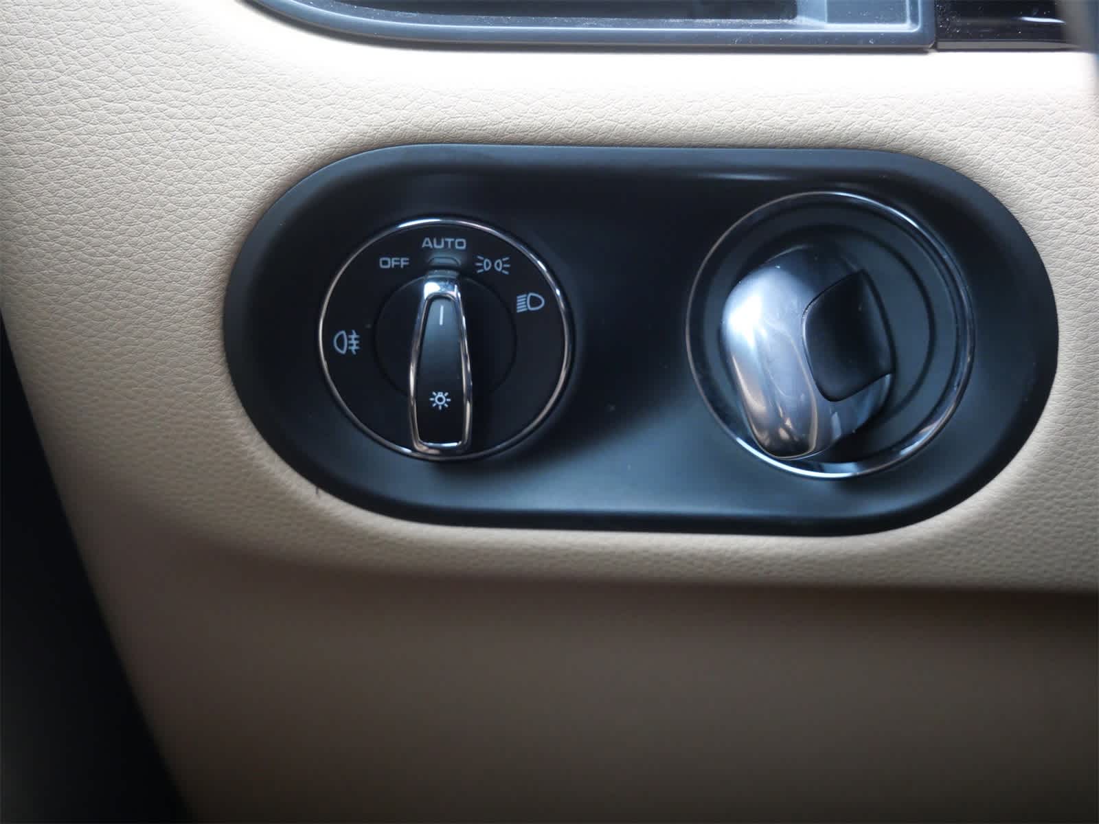 Thumbnail: 2024 Porsche Macan - 16