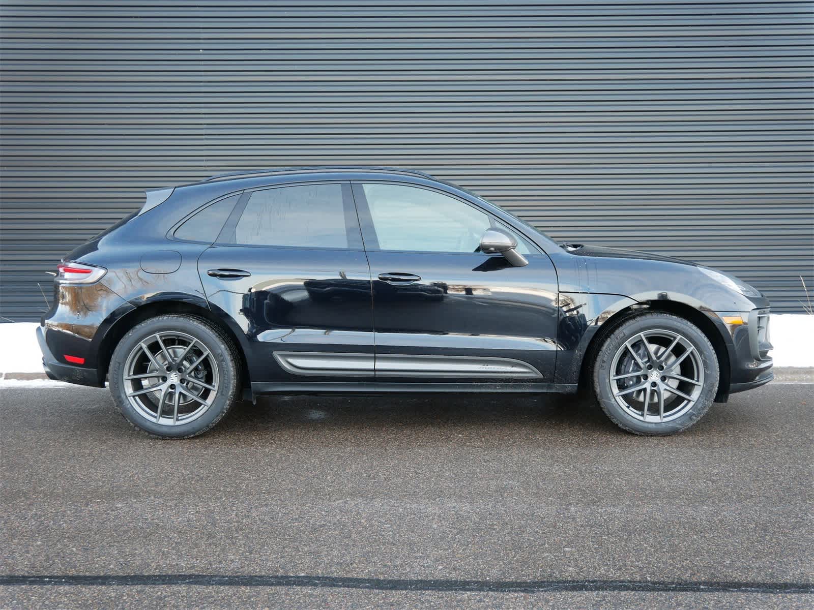 Thumbnail: 2025 Porsche Macan - 23