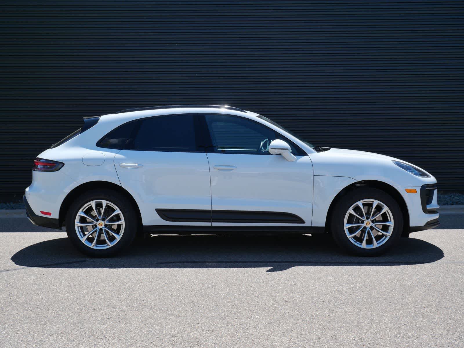Thumbnail: 2025 Porsche Macan - 27