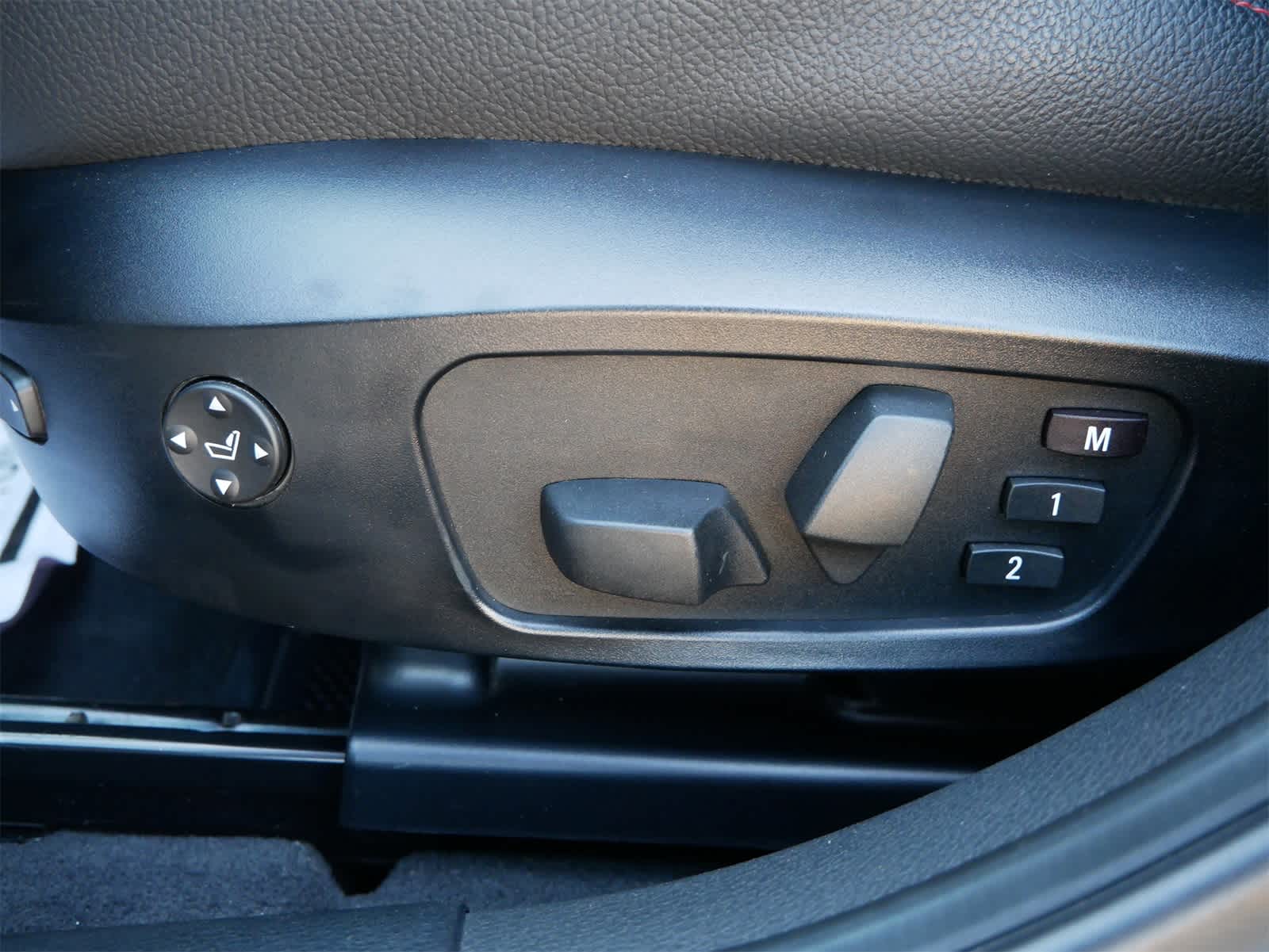 Thumbnail: 2015 BMW X1 - 12