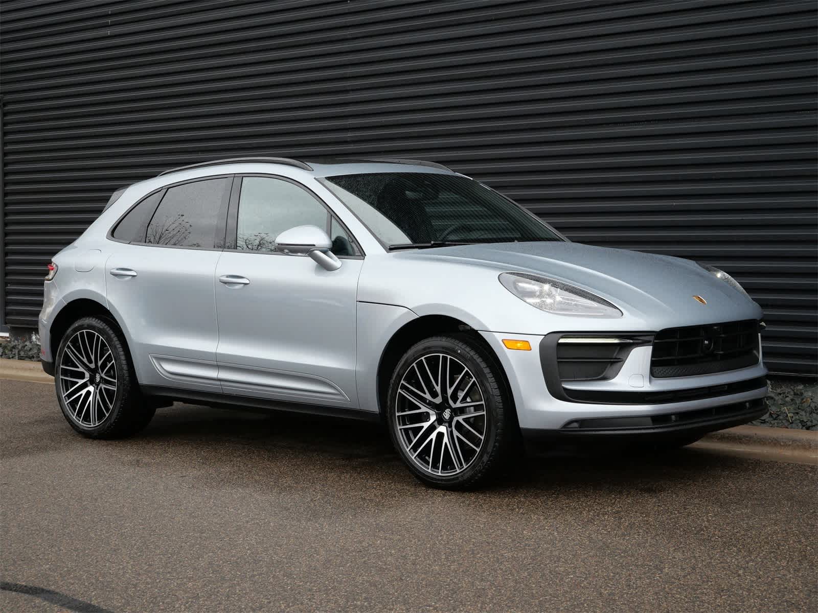 Thumbnail: 2026 Porsche Macan - 28