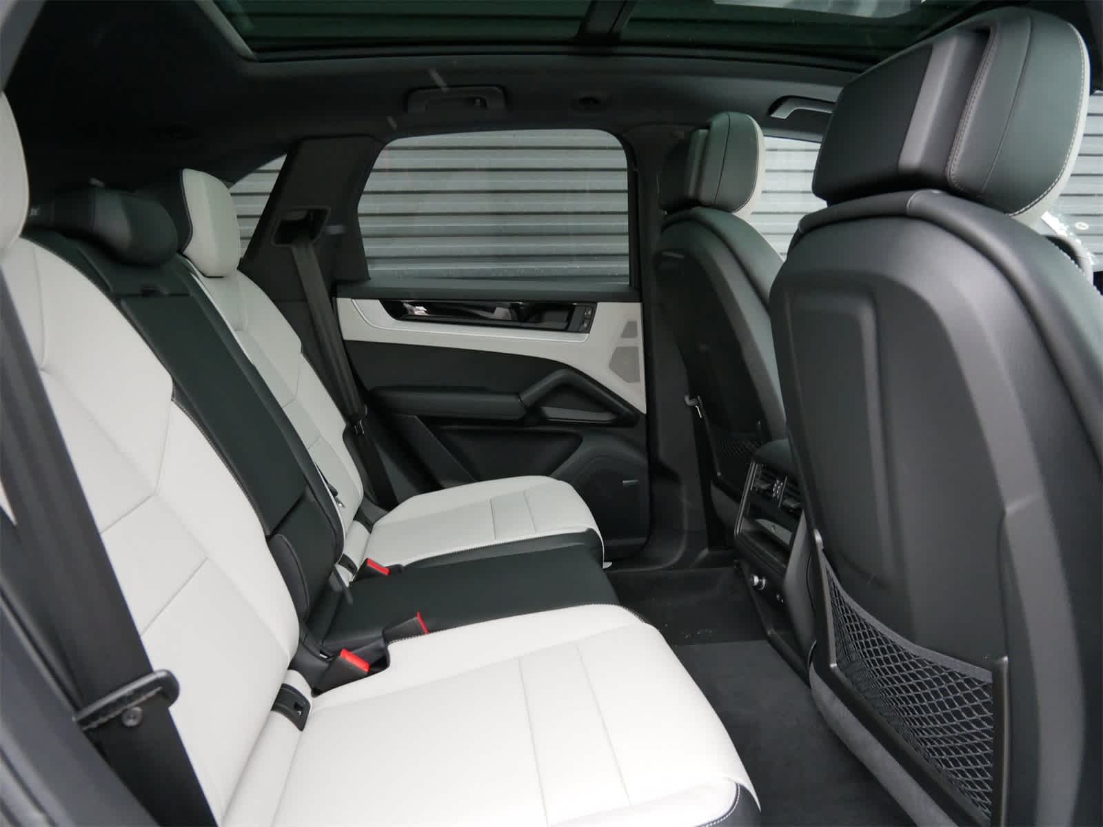 Thumbnail: 2026 Porsche Cayenne - 27