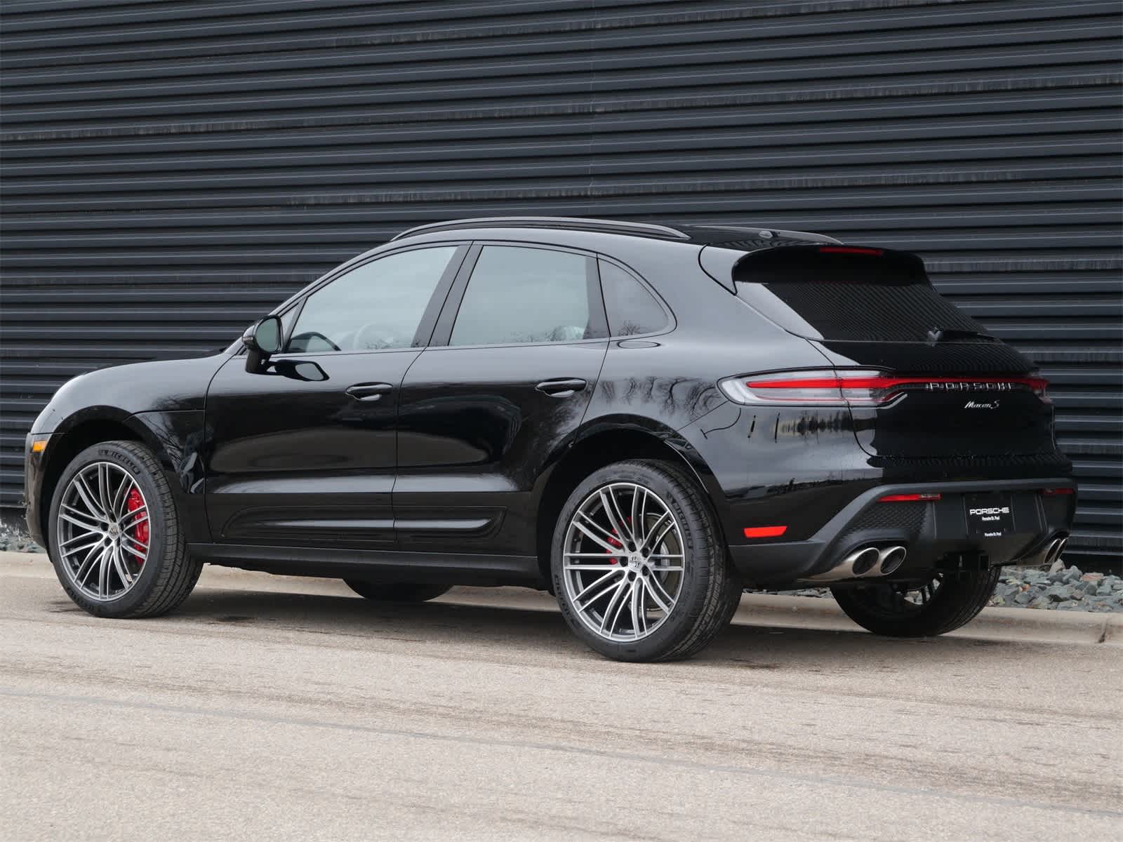 Thumbnail: 2026 Porsche Macan - 3