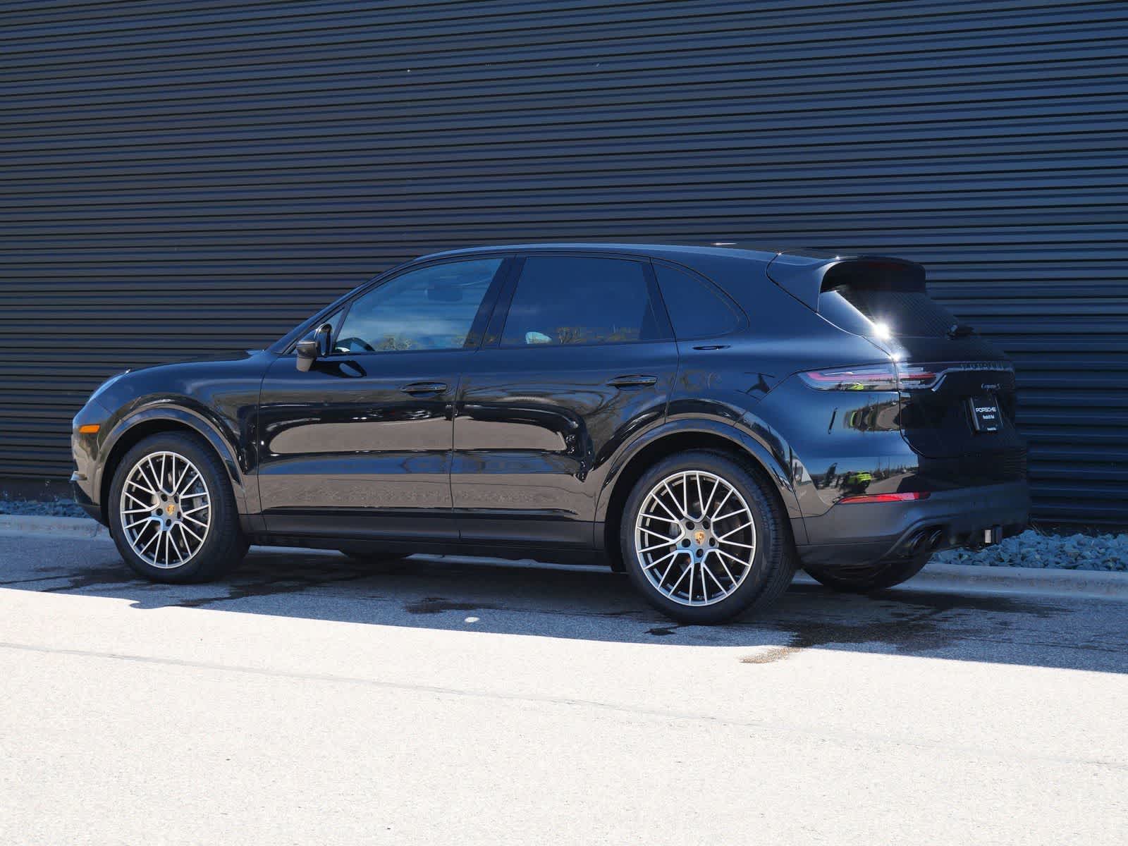Thumbnail: 2023 Porsche Cayenne - 3