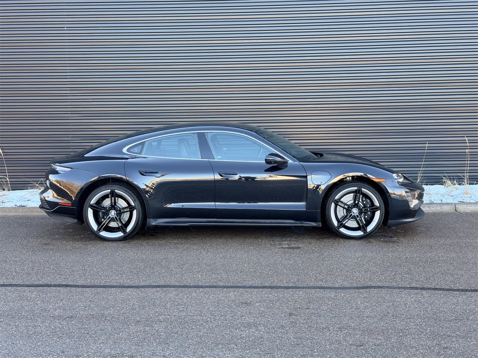 Thumbnail: 2021 Porsche Taycan - 17