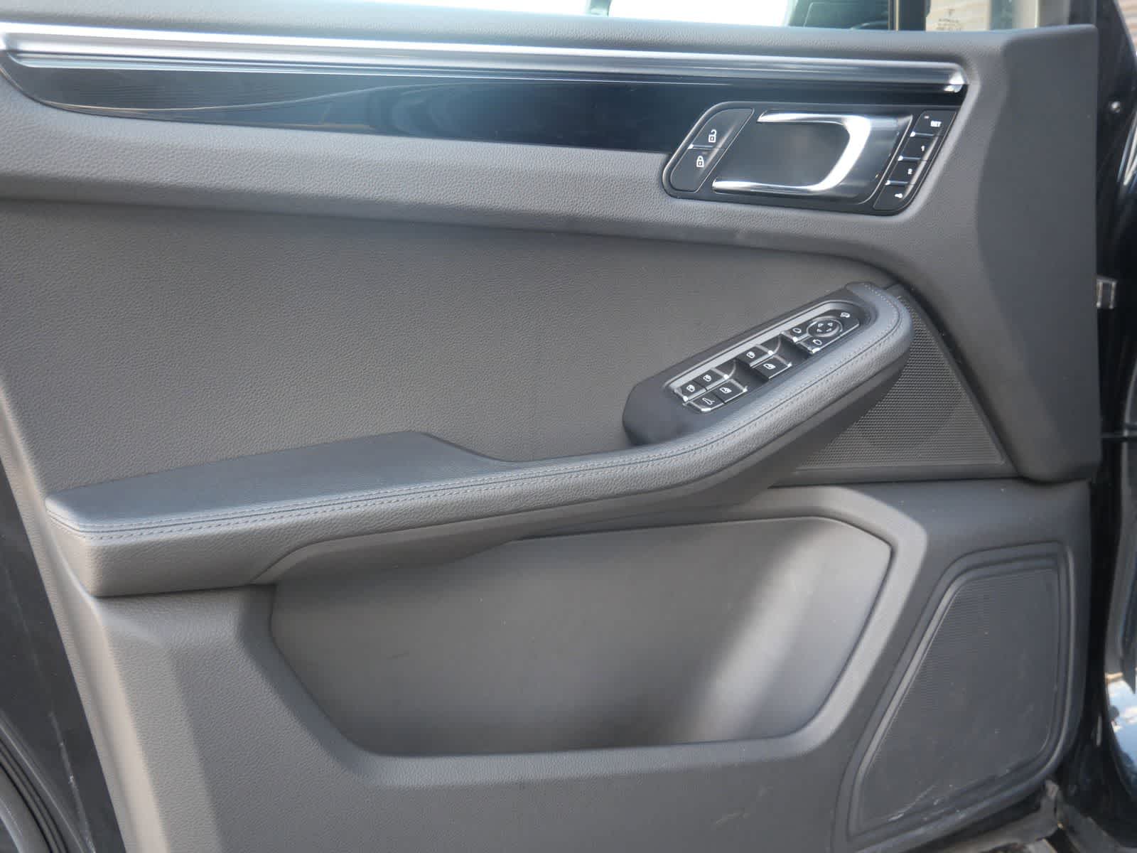 Thumbnail: 2023 Porsche Macan - 9