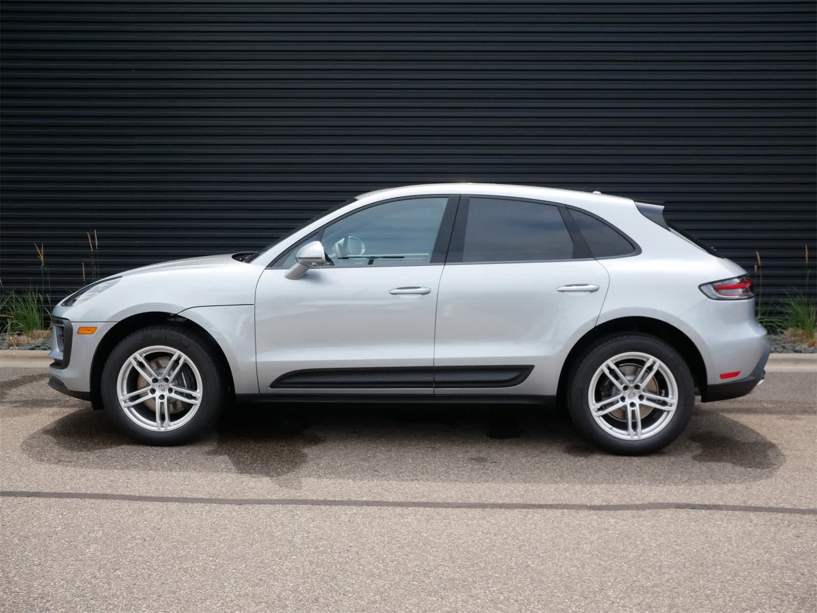 Thumbnail: 2025 Porsche Macan - 2