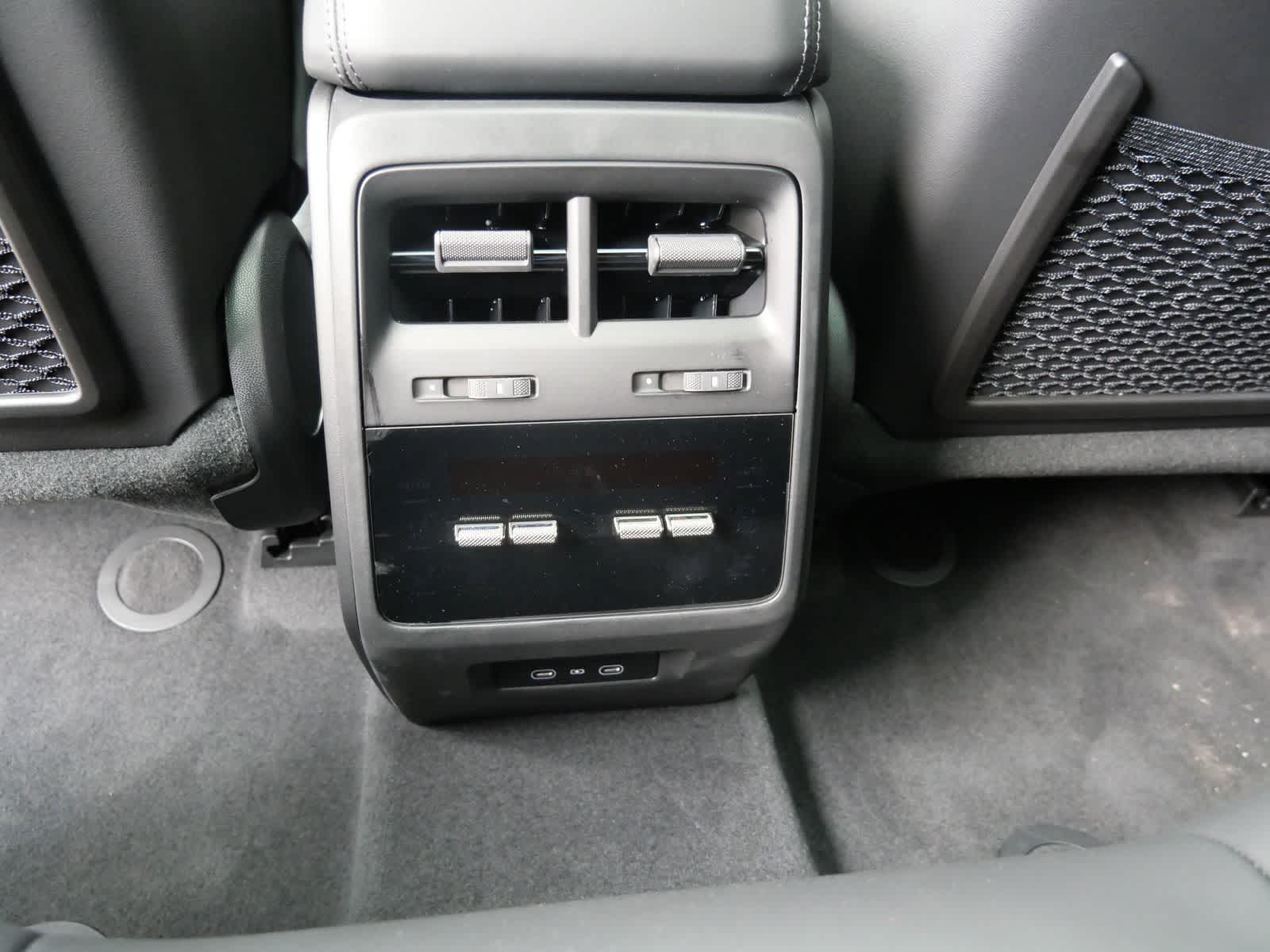 Thumbnail: 2025 Porsche Macan - 14