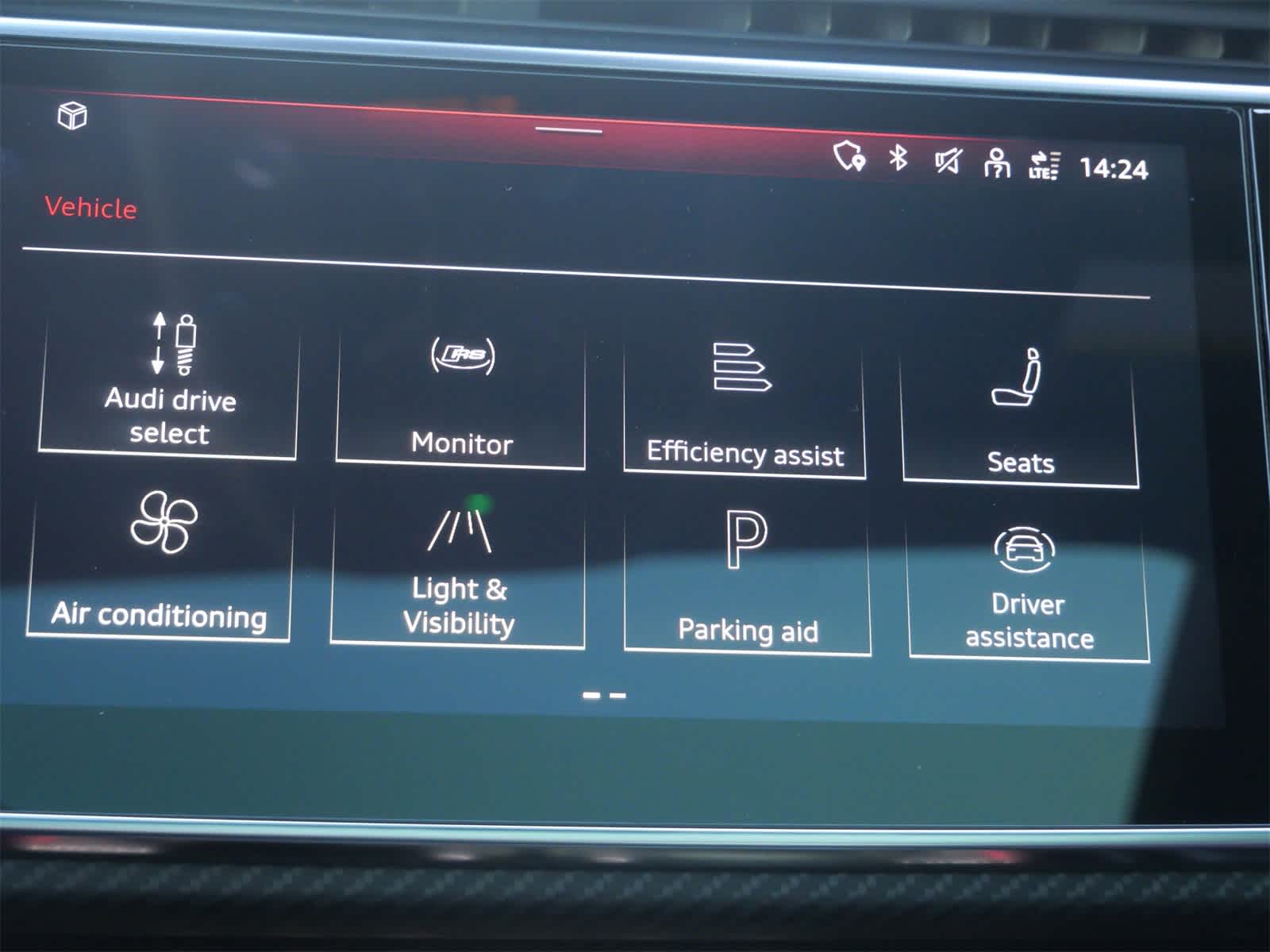 Thumbnail: 2025 Audi RS Q8 - 28