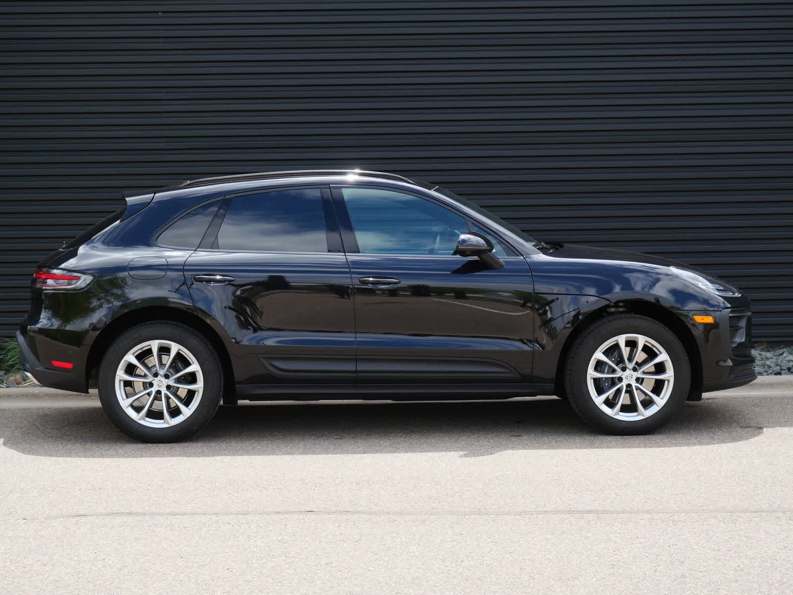 Thumbnail: 2025 Porsche Macan - 26