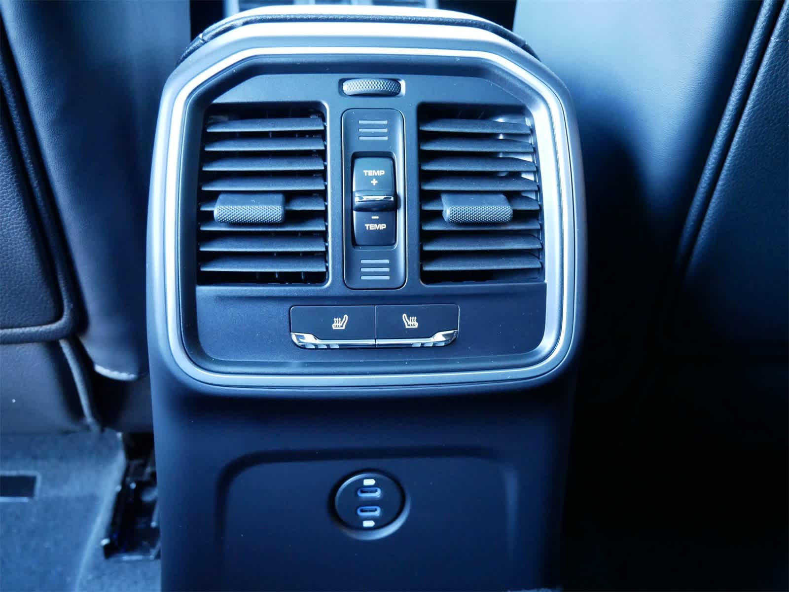 Thumbnail: 2026 Porsche Macan - 13