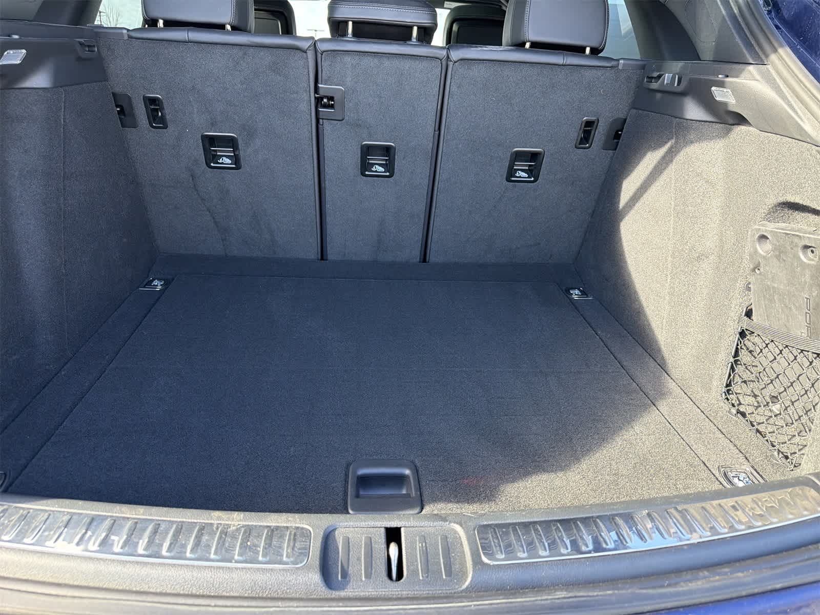 Thumbnail: 2022 Porsche Macan - 27