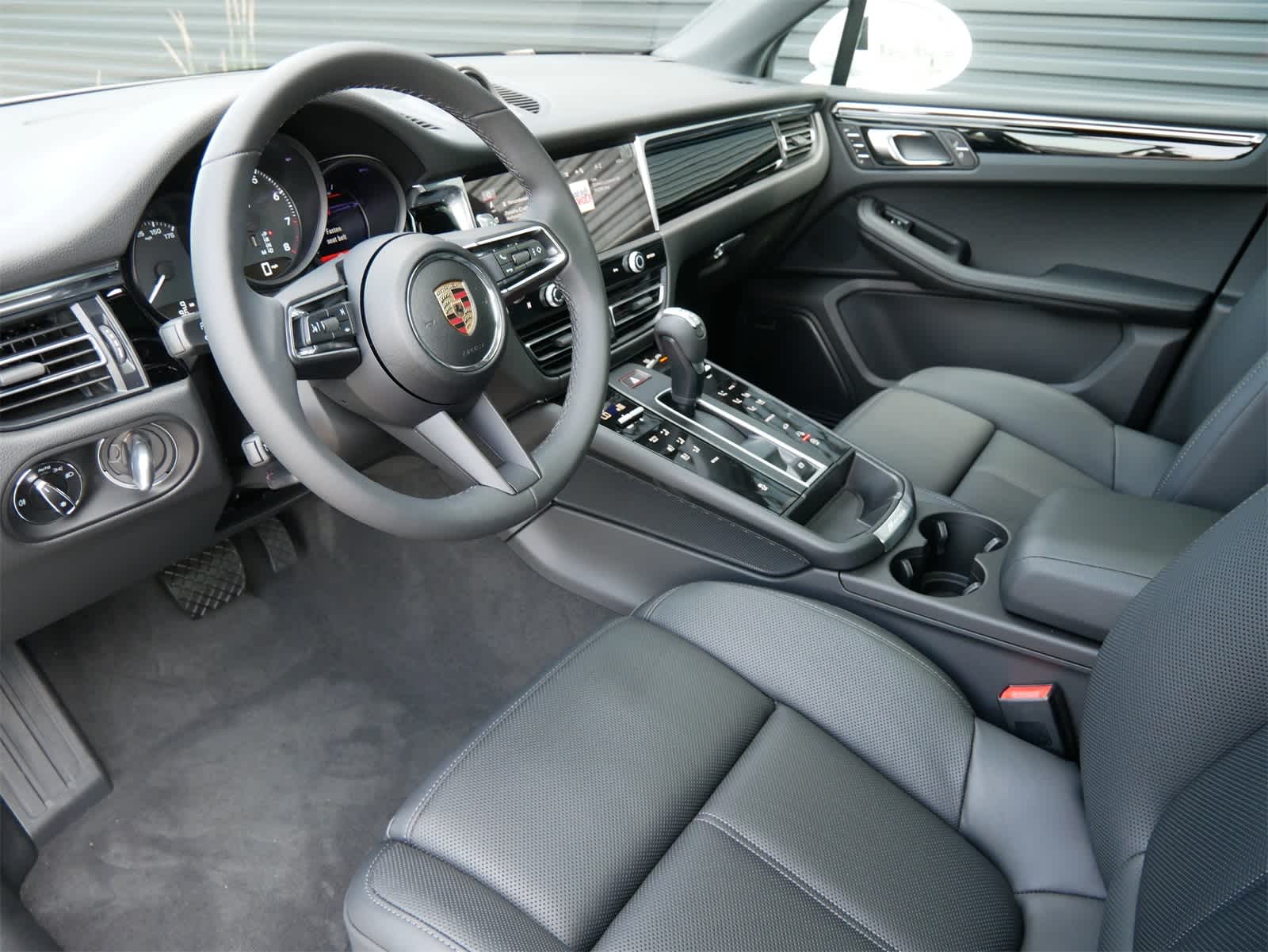 Thumbnail: 2025 Porsche Macan - 4