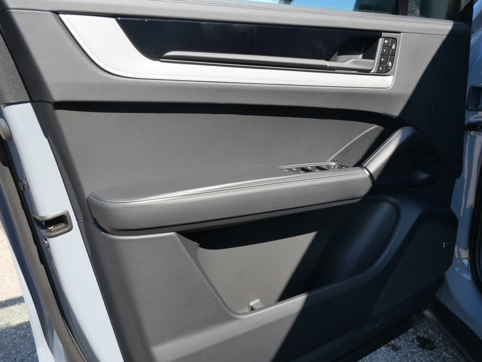 Thumbnail: 2026 Porsche Cayenne - 9