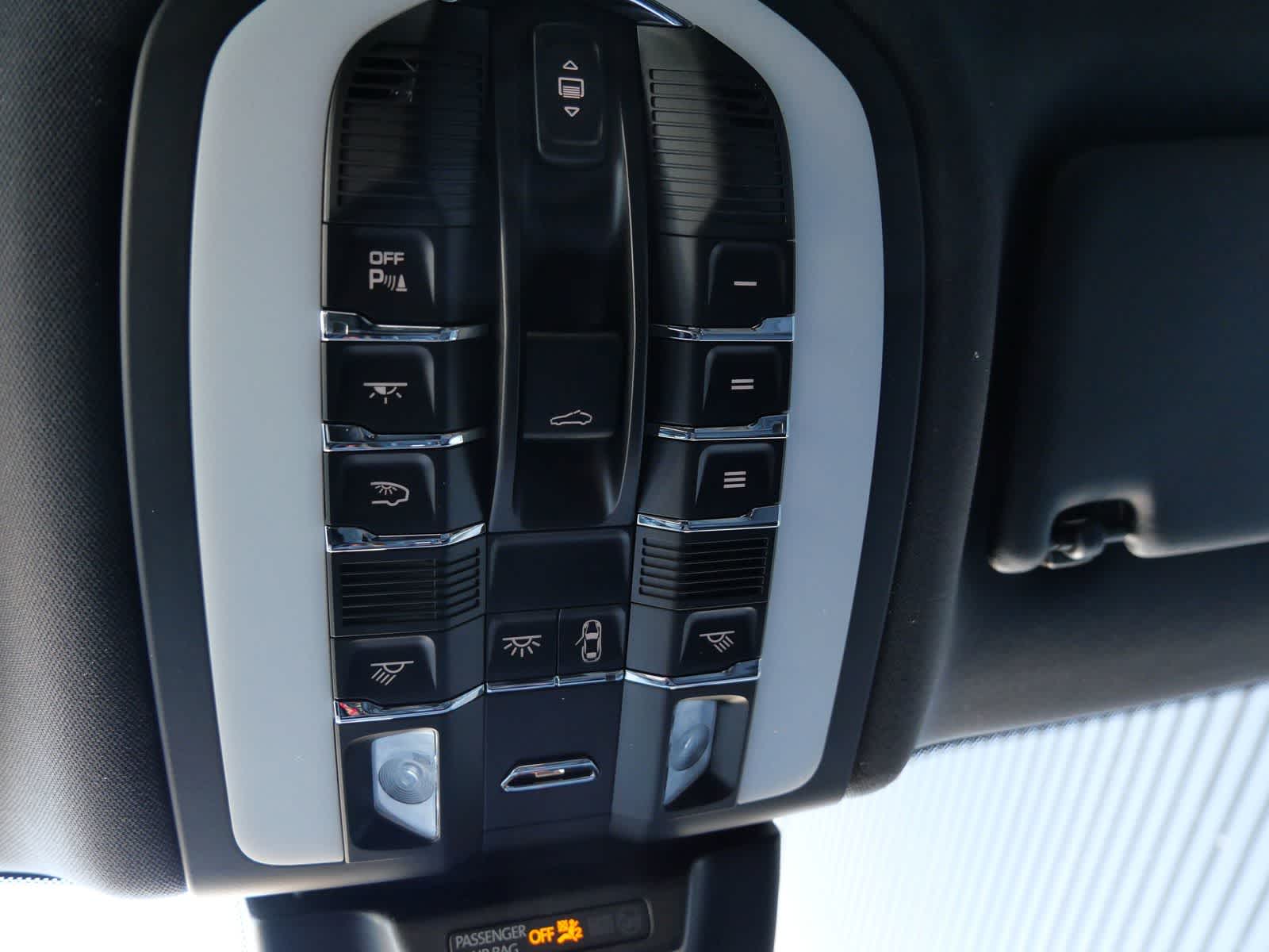 Thumbnail: 2026 Porsche Macan - 22