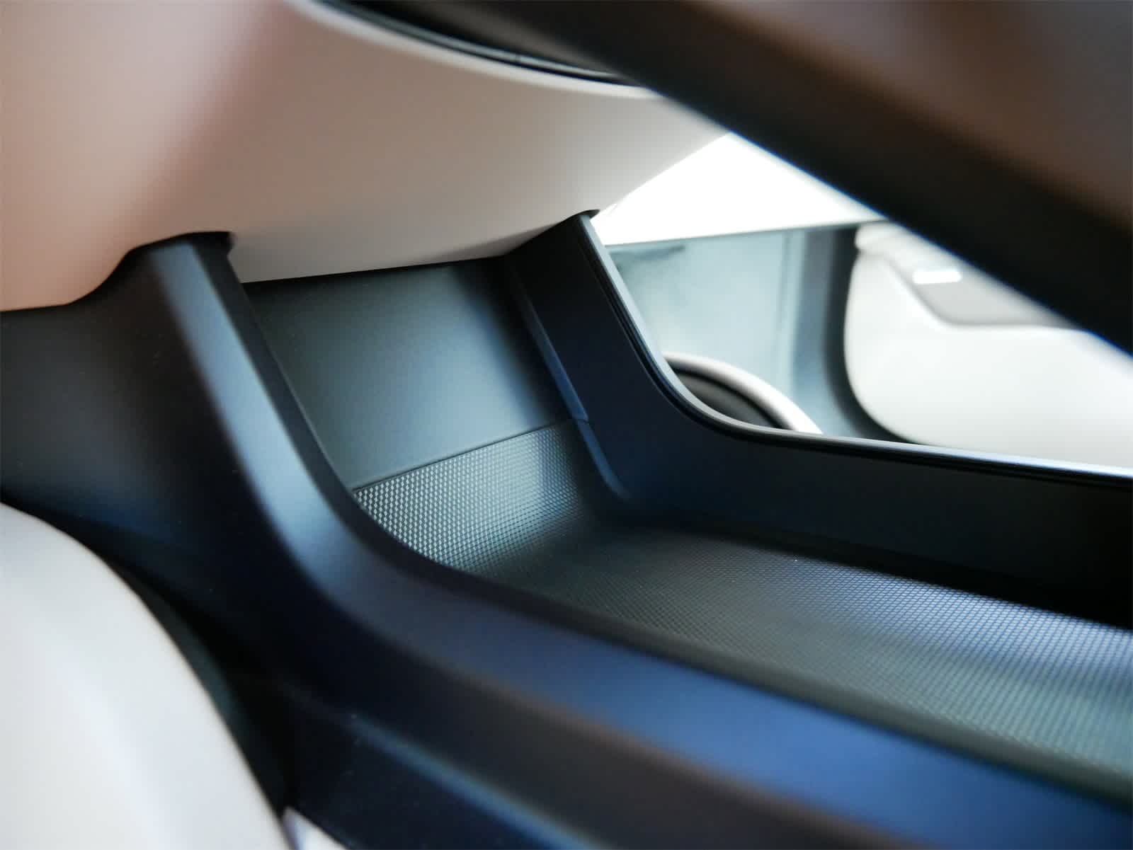 Thumbnail: 2023 Porsche Taycan - 16