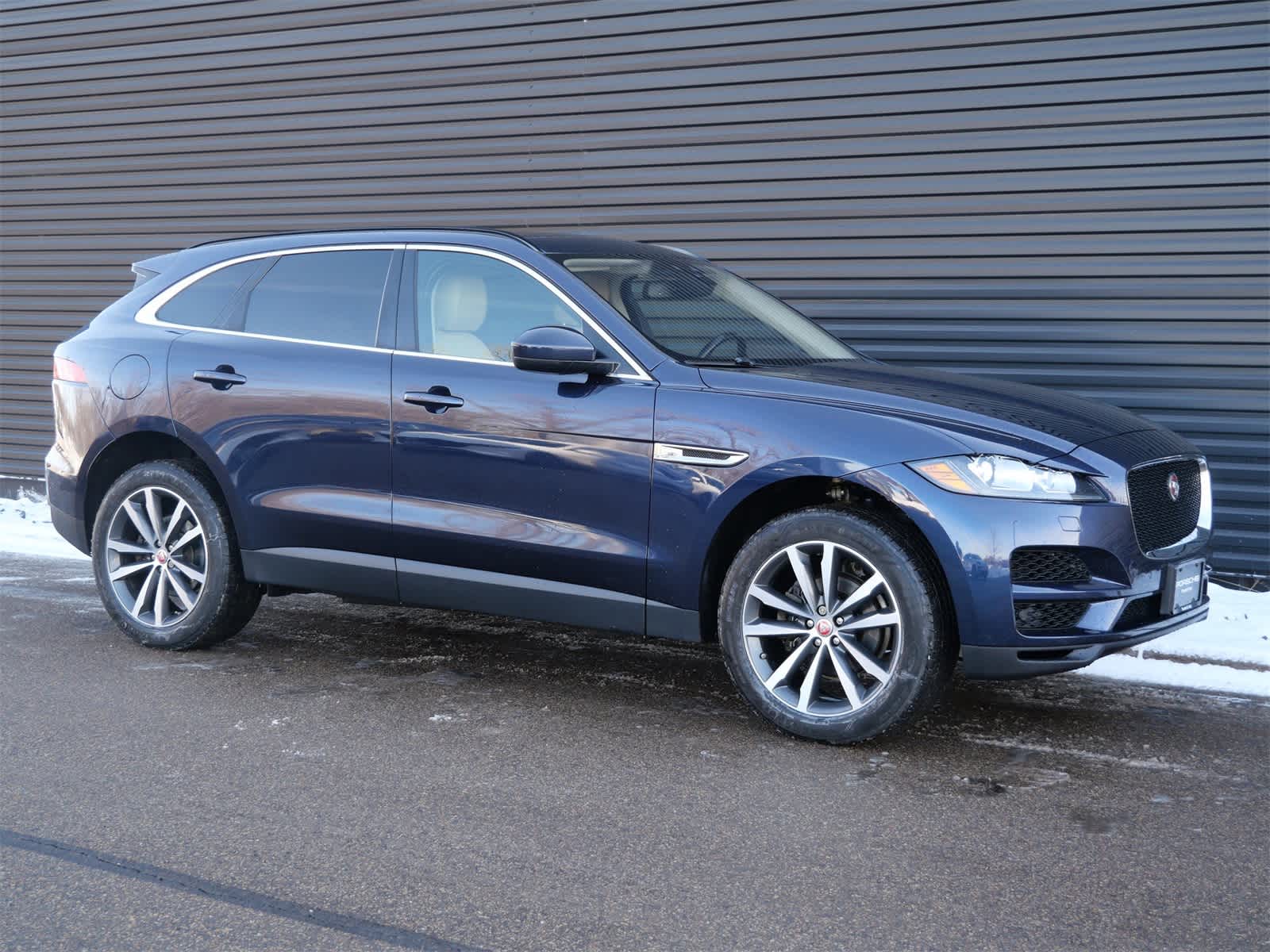 Thumbnail: 2018 Jaguar F-Pace - 27