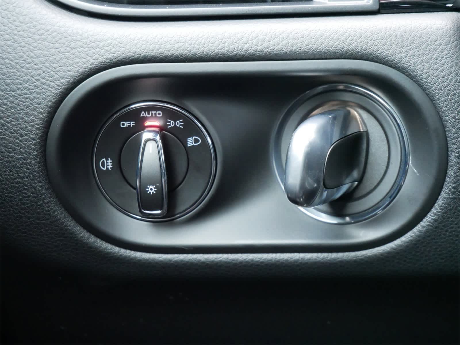 Thumbnail: 2025 Porsche Macan - 14