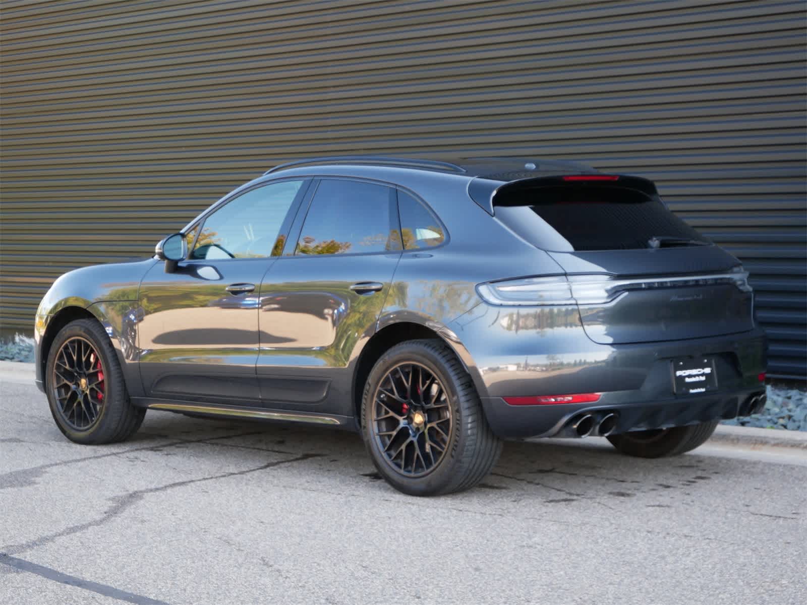 Thumbnail: 2021 Porsche Macan - 3