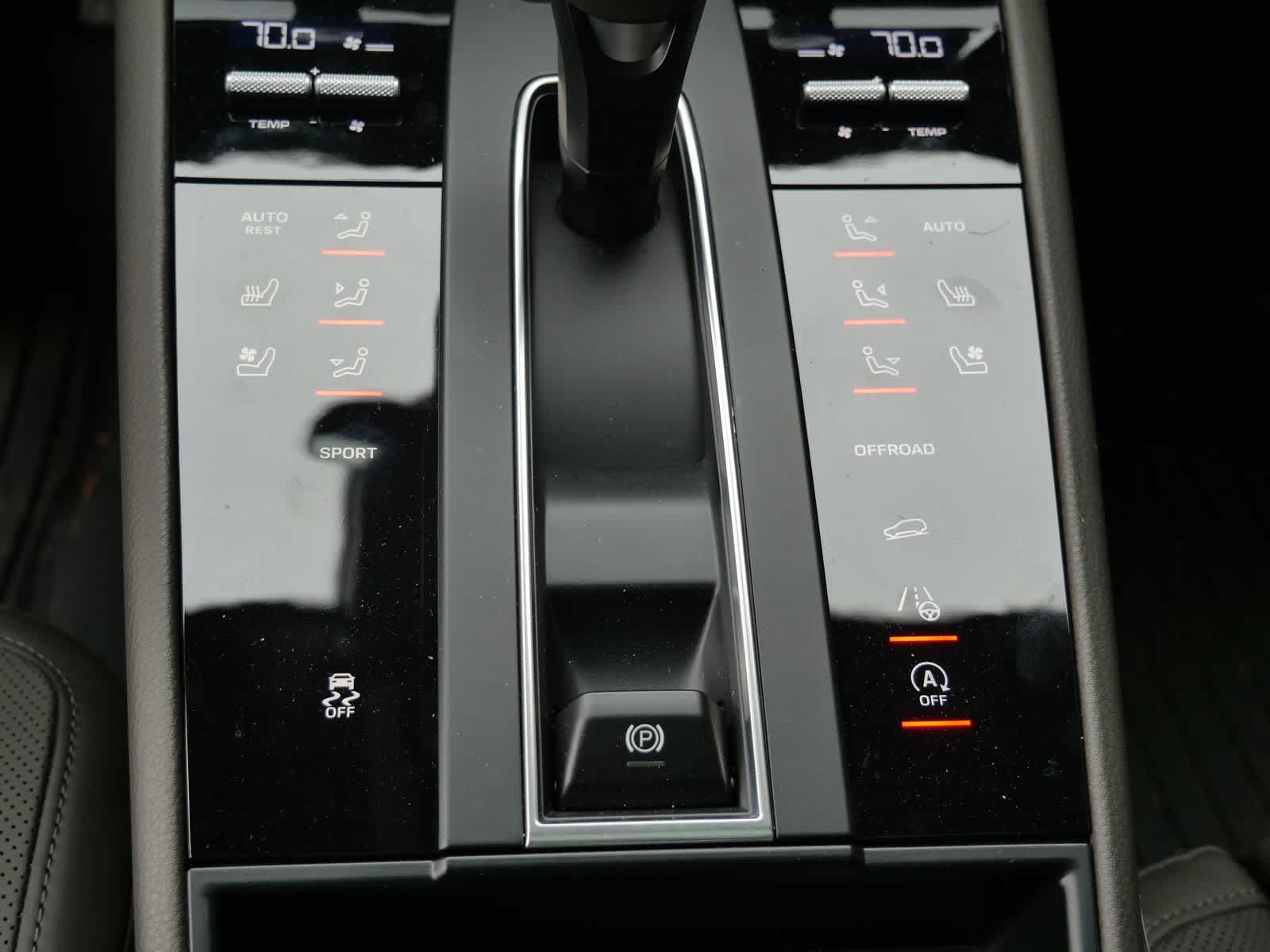 Thumbnail: 2025 Porsche Macan - 24