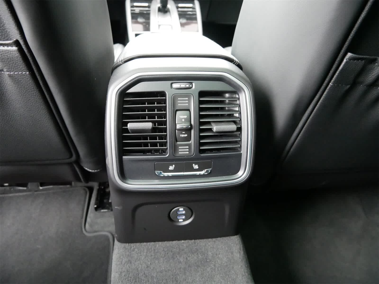 Thumbnail: 2025 Porsche Macan - 12