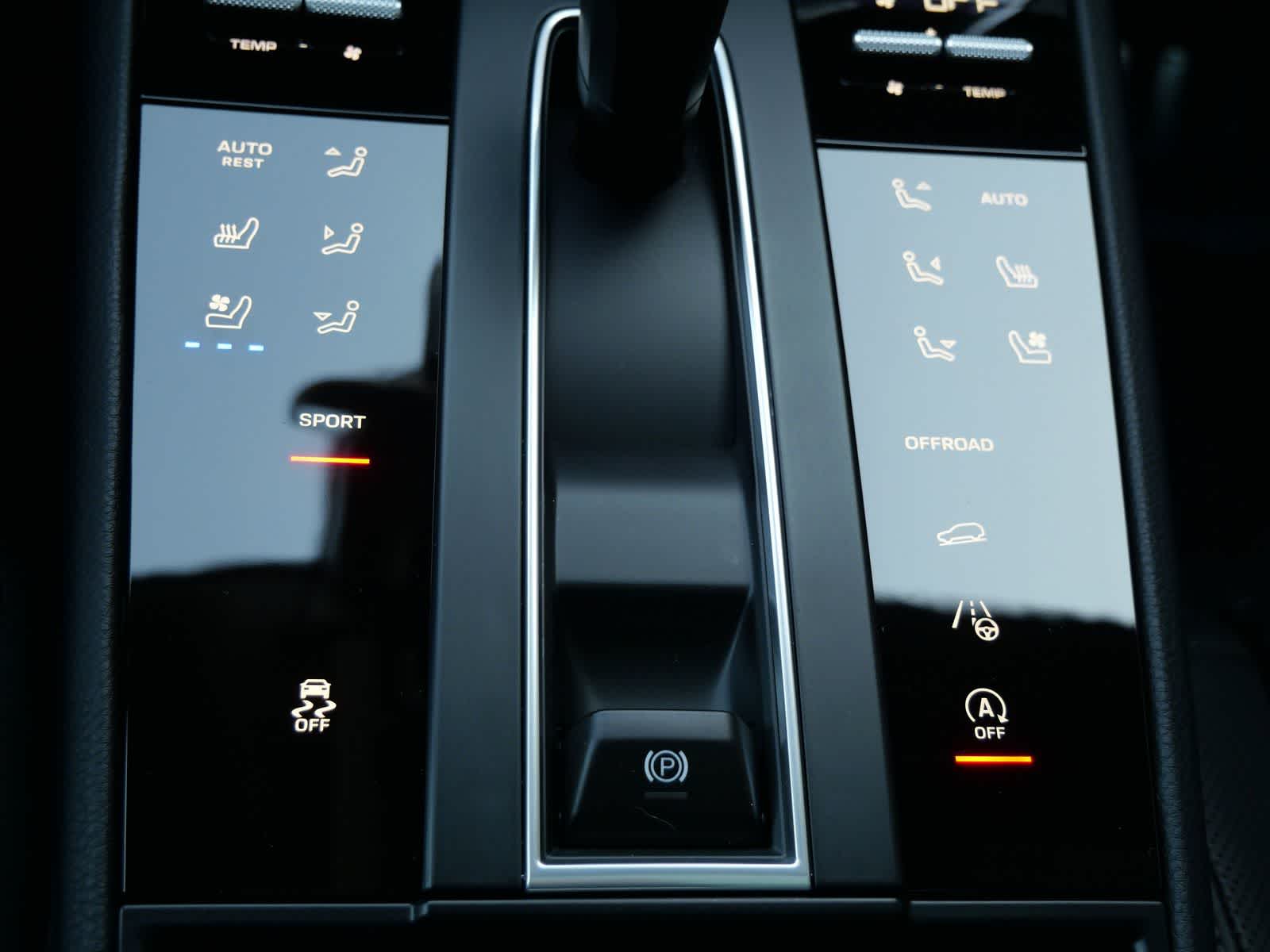 Thumbnail: 2026 Porsche Macan - 17