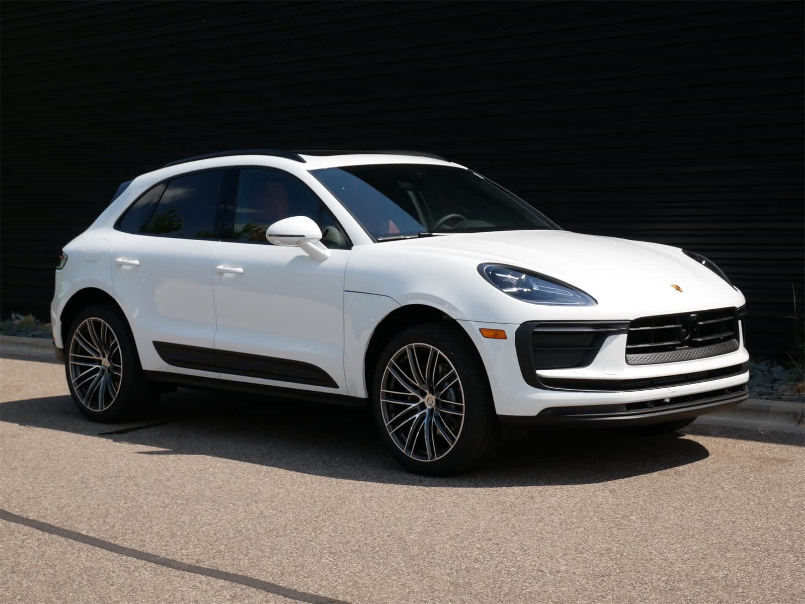 Thumbnail: 2025 Porsche Macan - 26