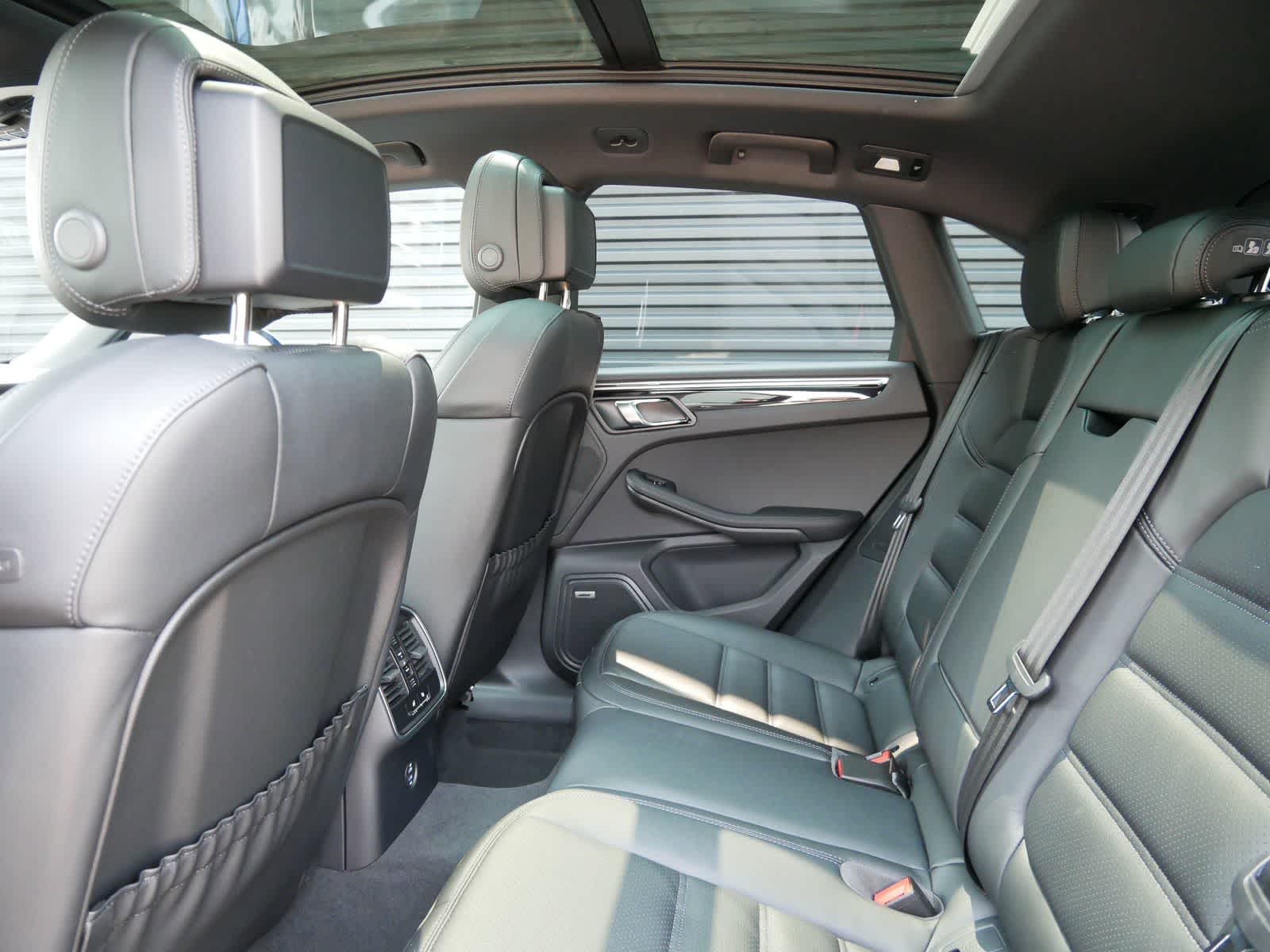 Thumbnail: 2025 Porsche Macan - 9