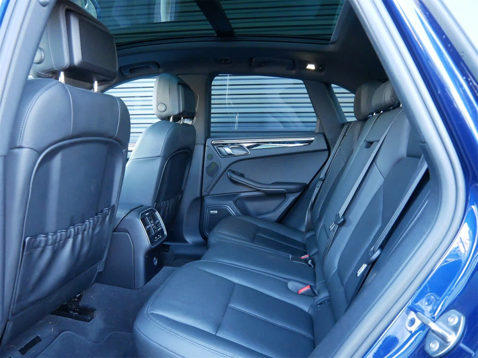 Thumbnail: 2022 Porsche Macan - 11