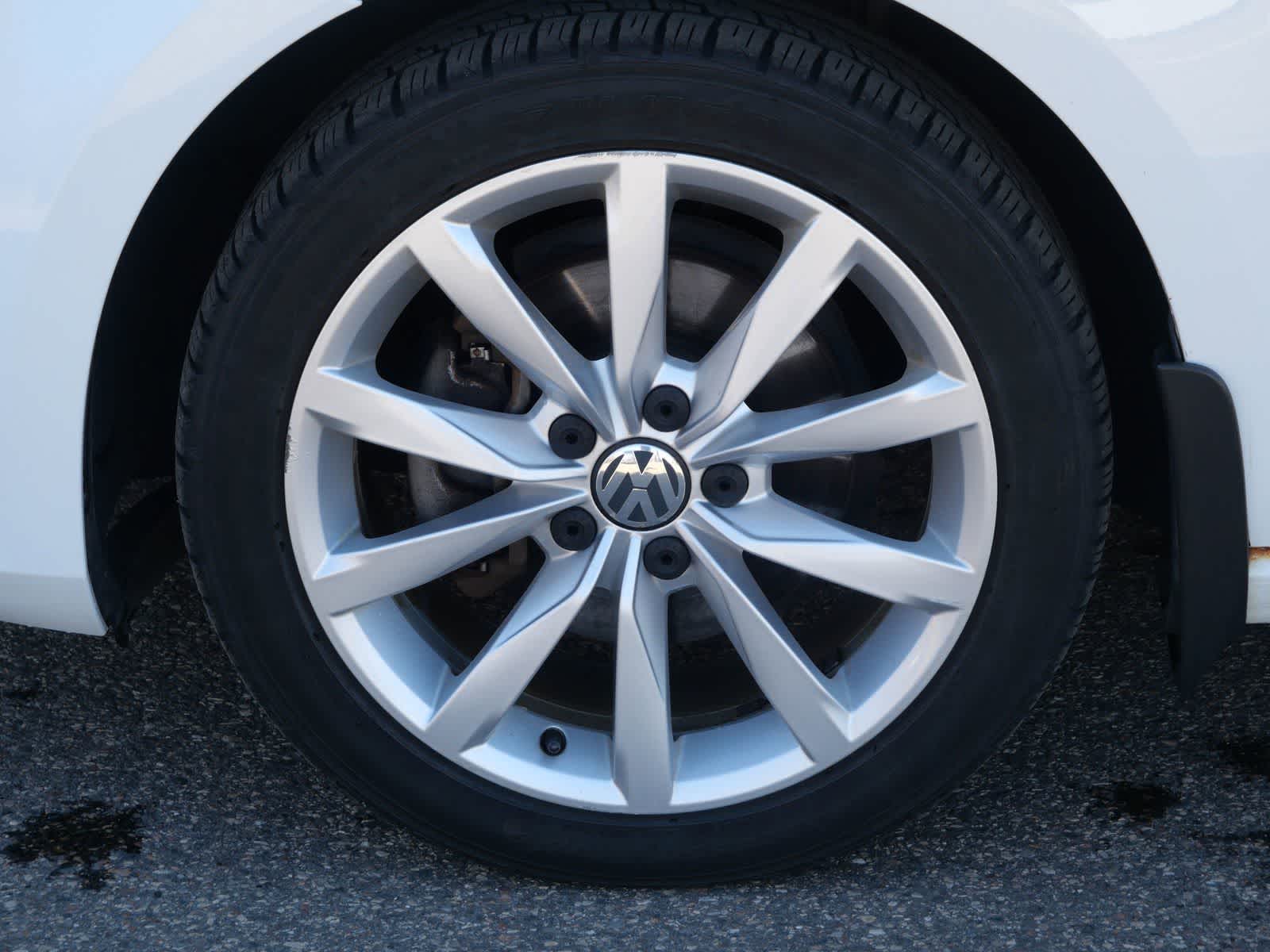 Thumbnail: 2017 Volkswagen e-Golf - 7