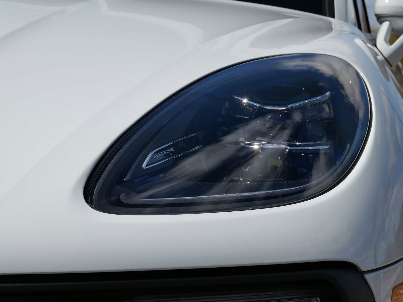 Thumbnail: 2026 Porsche Macan - 6