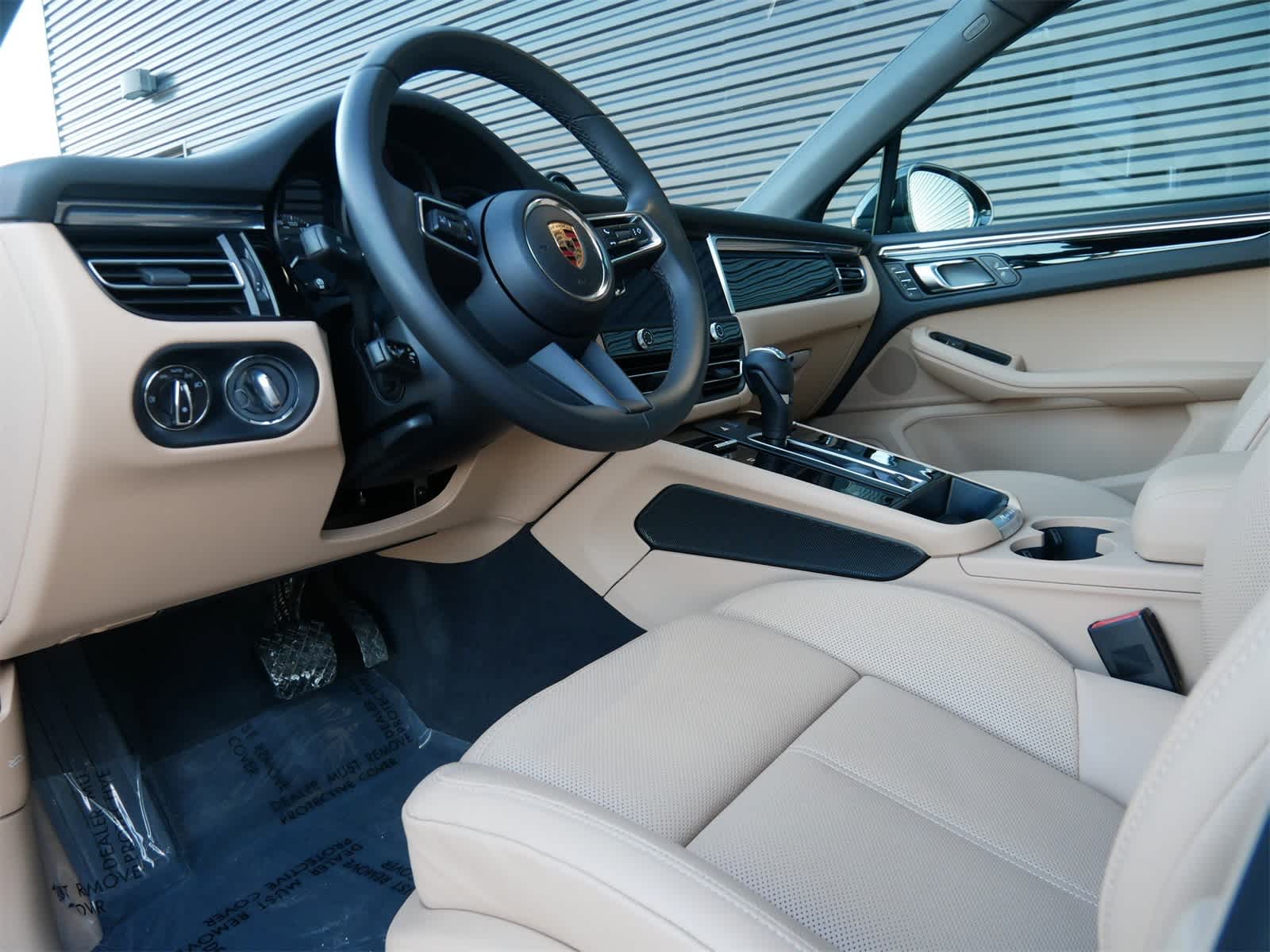 Thumbnail: 2025 Porsche Macan - 4