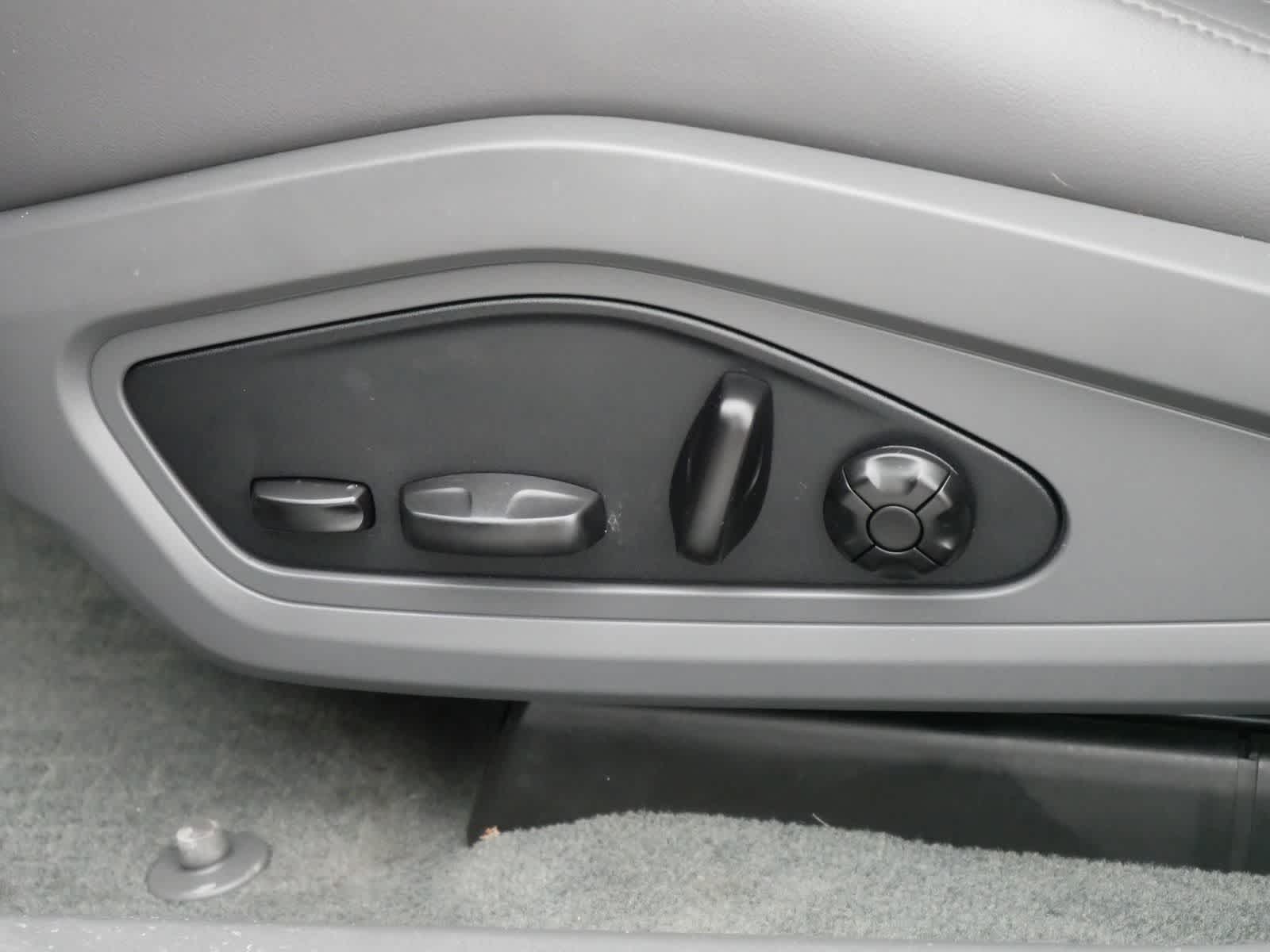 Thumbnail: 2021 Porsche Taycan - 11