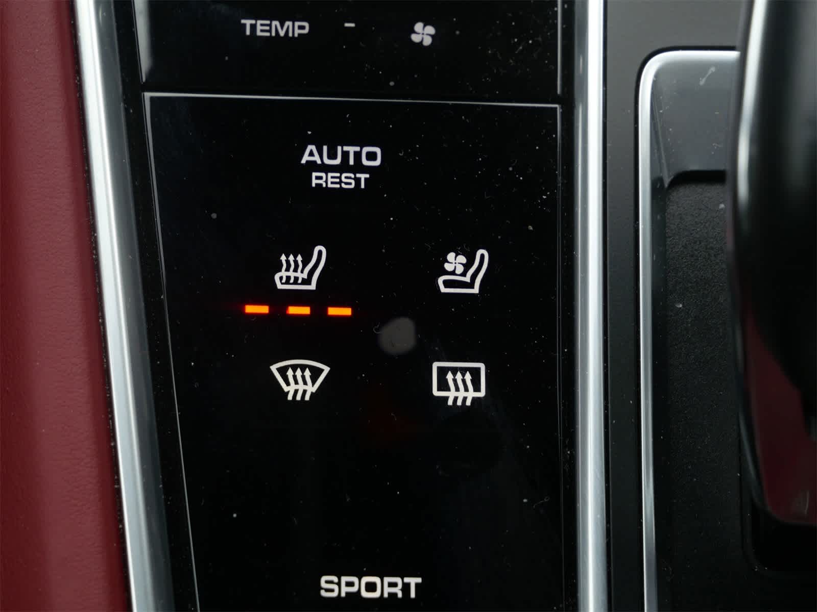 Thumbnail: 2019 Porsche Panamera - 28