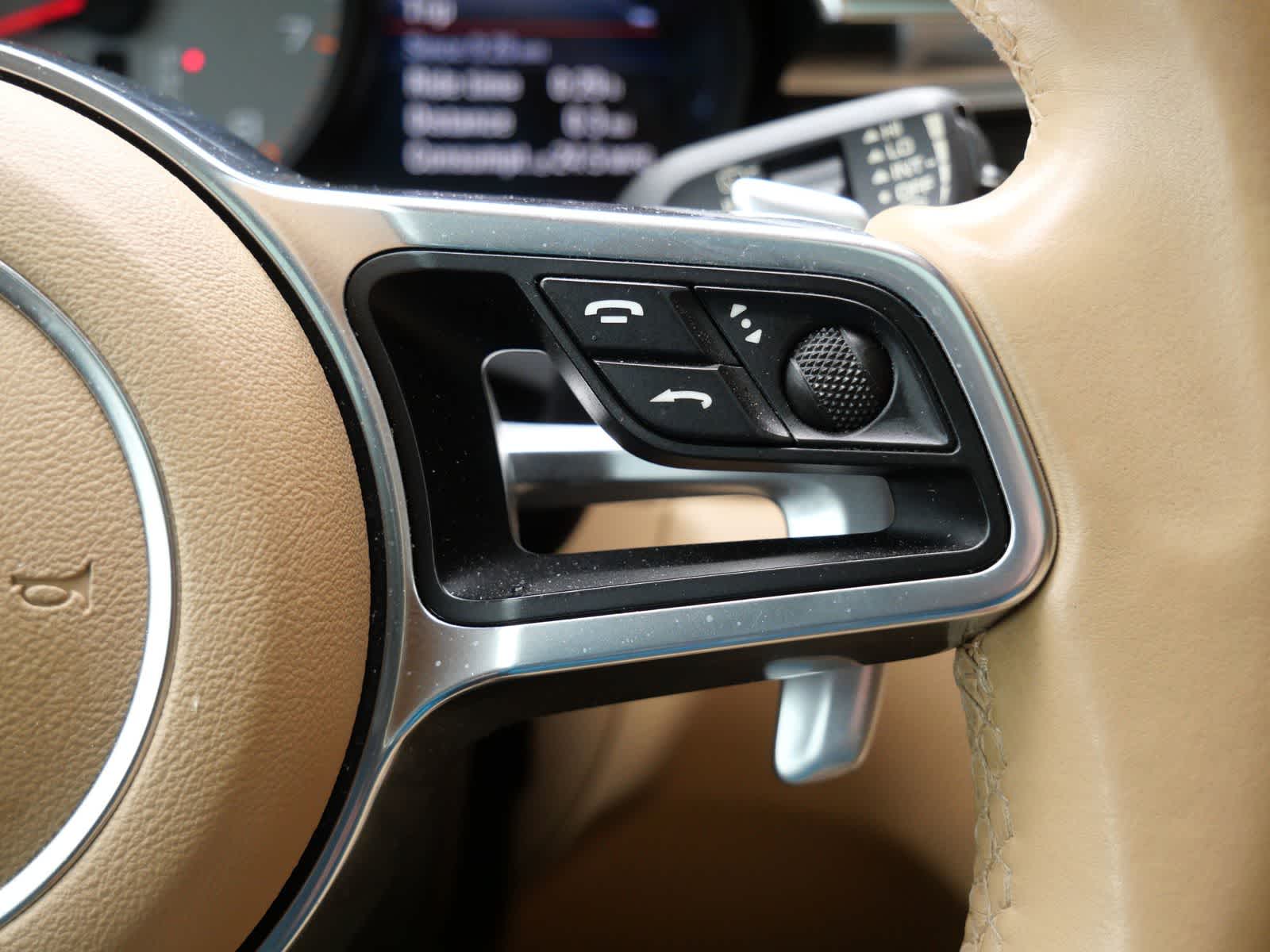 Thumbnail: 2015 Porsche Macan - 22