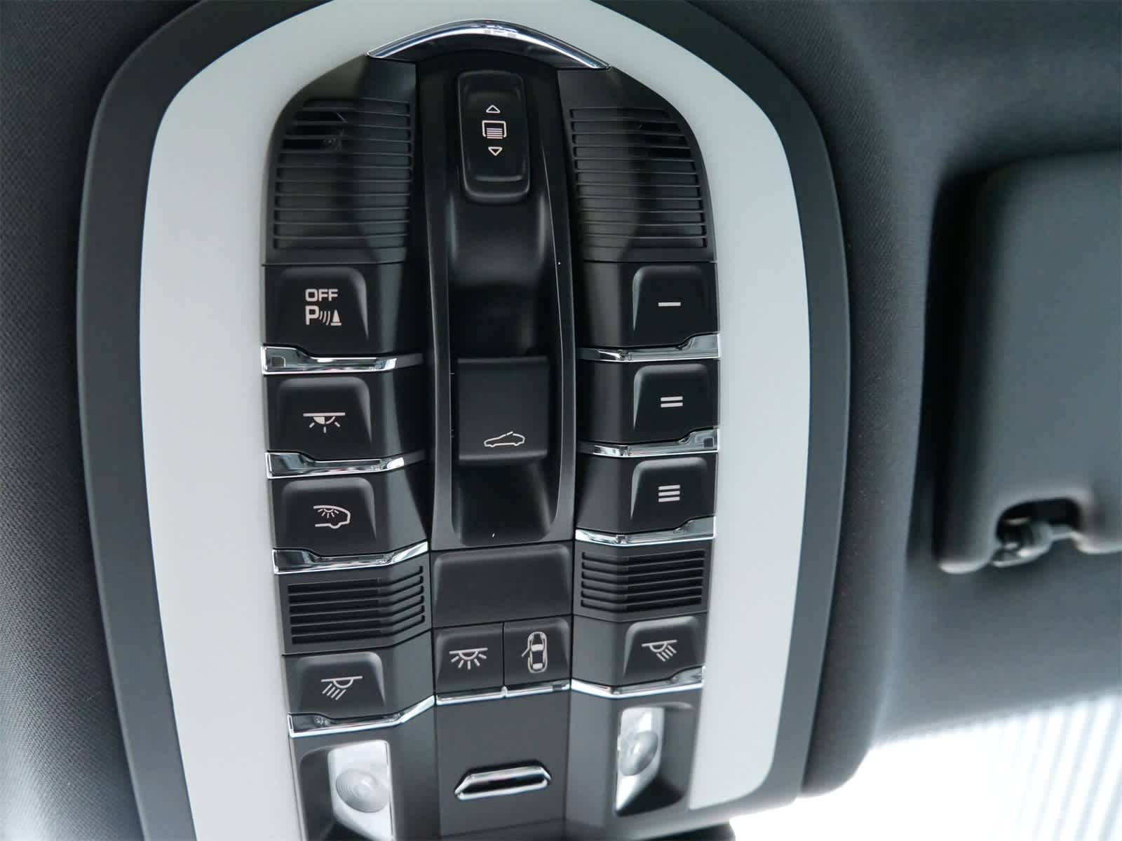 Thumbnail: 2026 Porsche Macan - 22