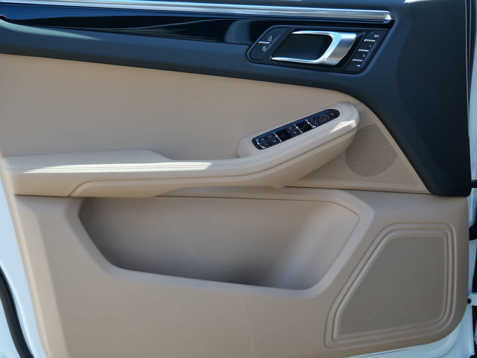 Thumbnail: 2026 Porsche Macan - 9