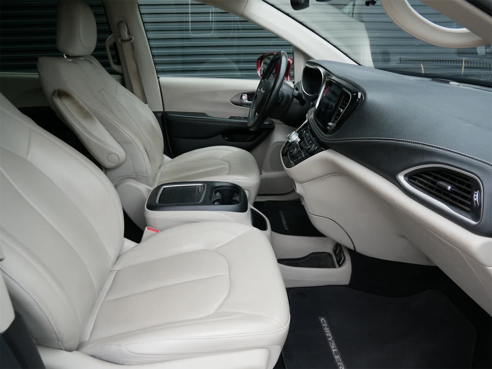 Thumbnail: 2021 Chrysler Pacifica - 16