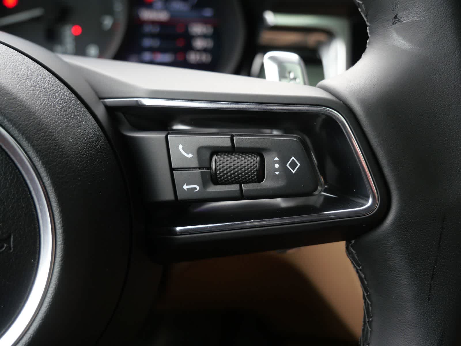 Thumbnail: 2026 Porsche Macan - 17