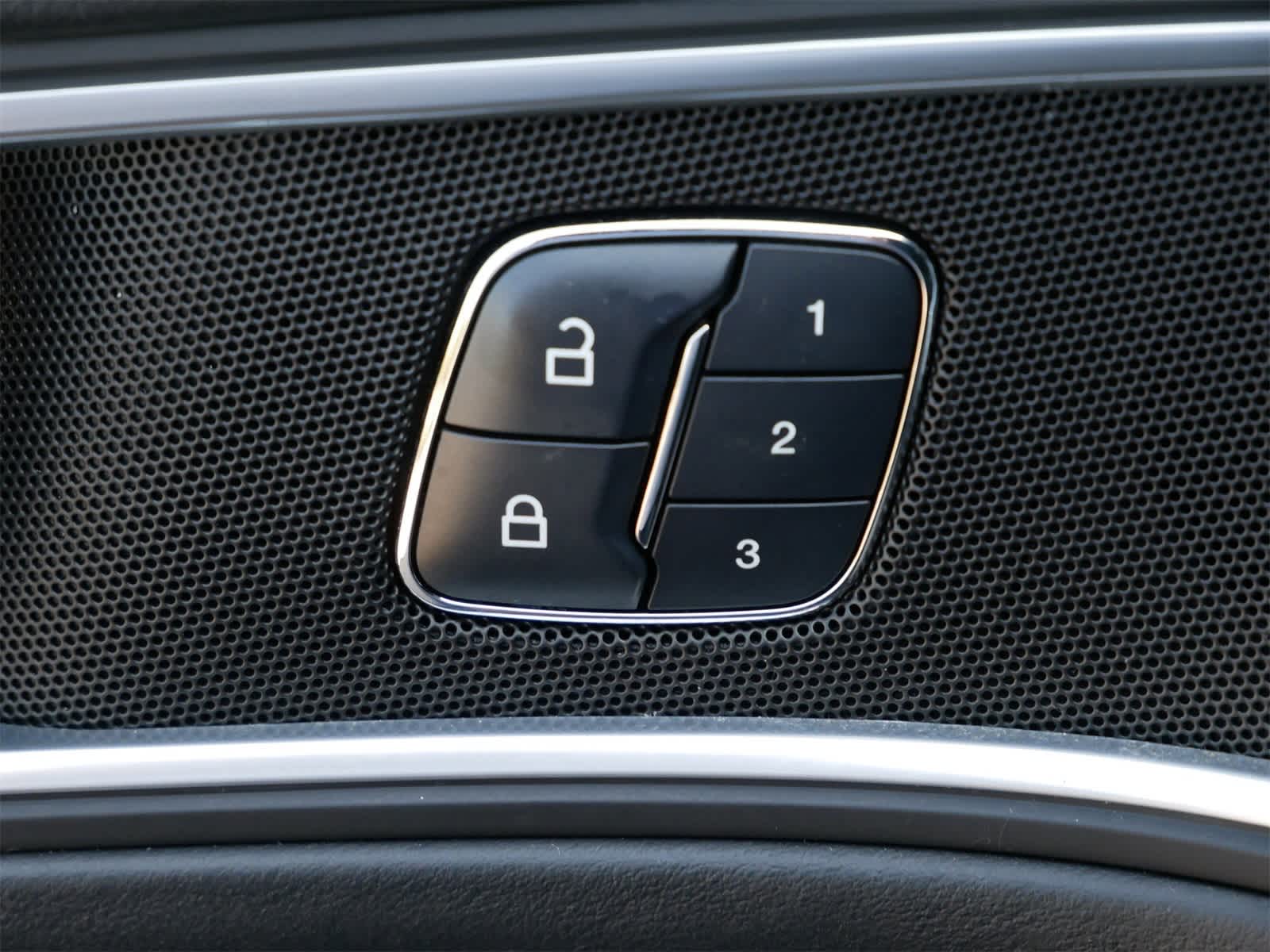 Thumbnail: 2016 Ford Explorer - 11