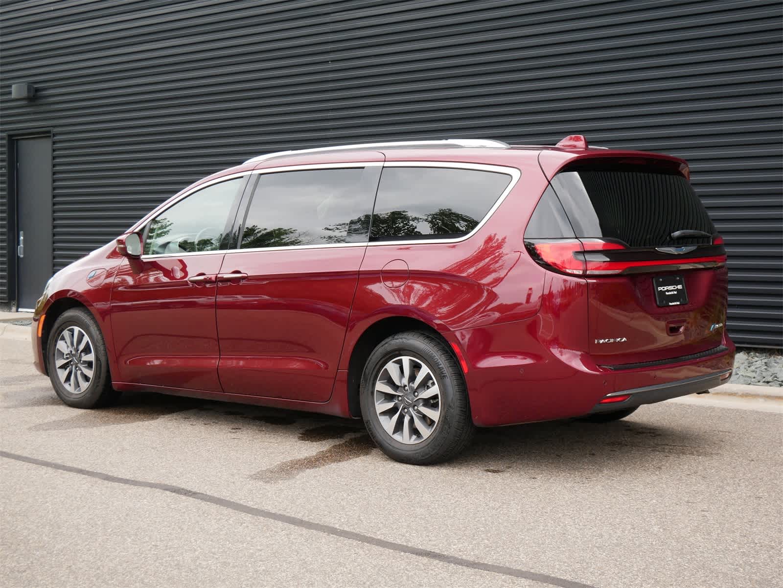 Thumbnail: 2021 Chrysler Pacifica - 3
