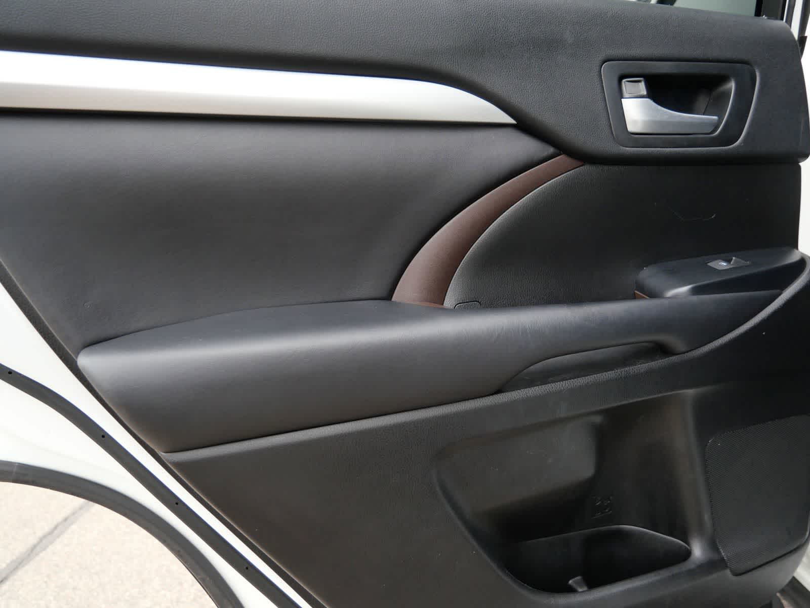 Thumbnail: 2018 Toyota Highlander - 11