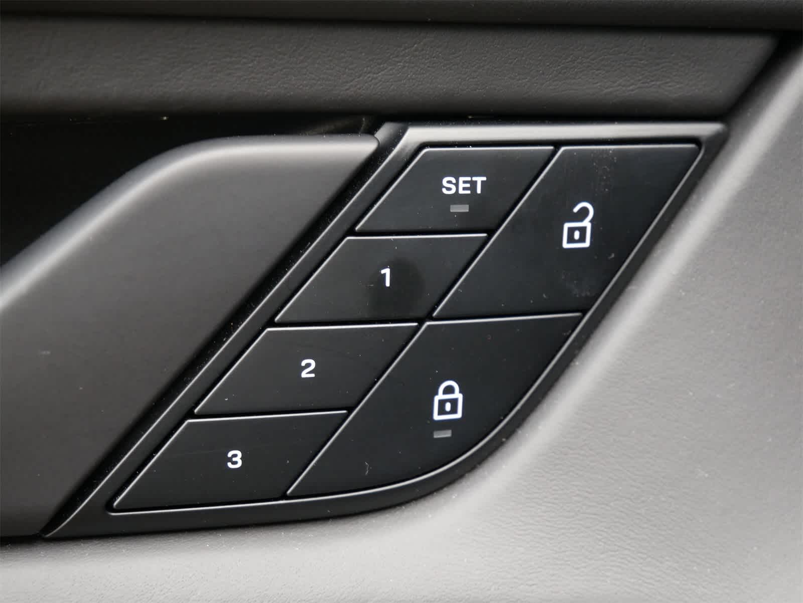 Thumbnail: 2023 Porsche Taycan - 10