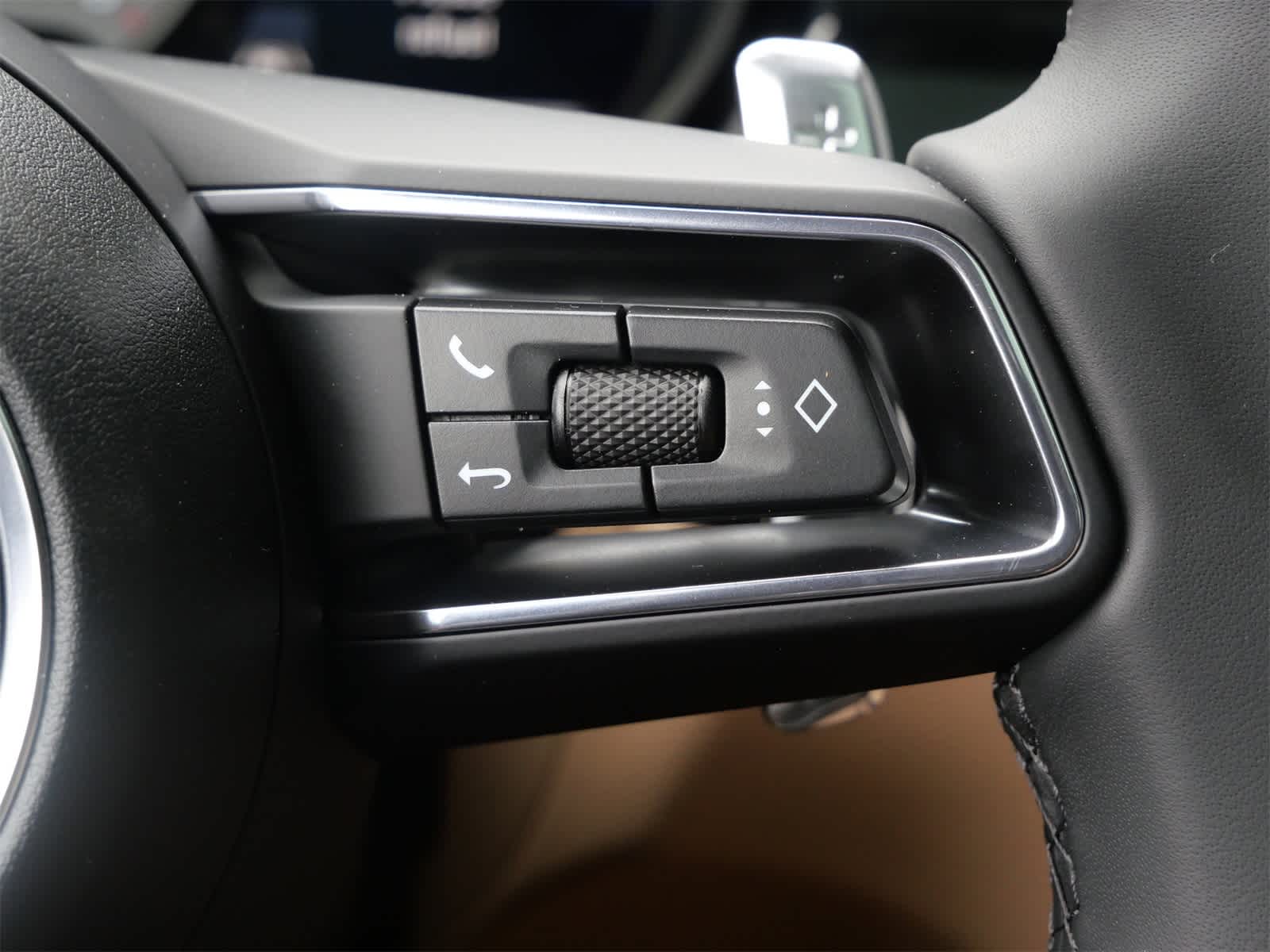 Thumbnail: 2026 Porsche Macan - 22