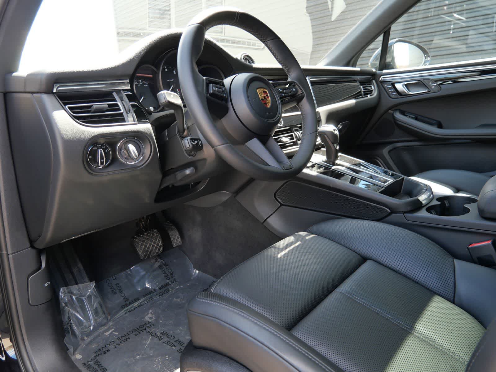 Thumbnail: 2026 Porsche Macan - 4